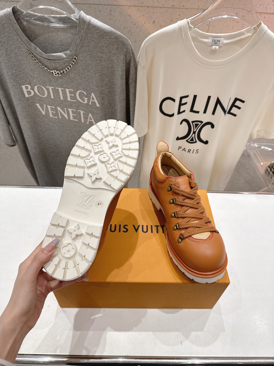 高版本出厂
  LOUIS VUITTON  ss25 LV驴牌春夏新款厚底系带大头鞋休闲鞋乐福鞋
本款