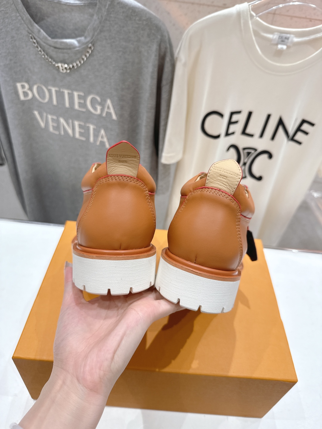 高版本出厂
  LOUIS VUITTON  ss25 LV驴牌春夏新款厚底系带大头鞋休闲鞋乐福鞋
本款