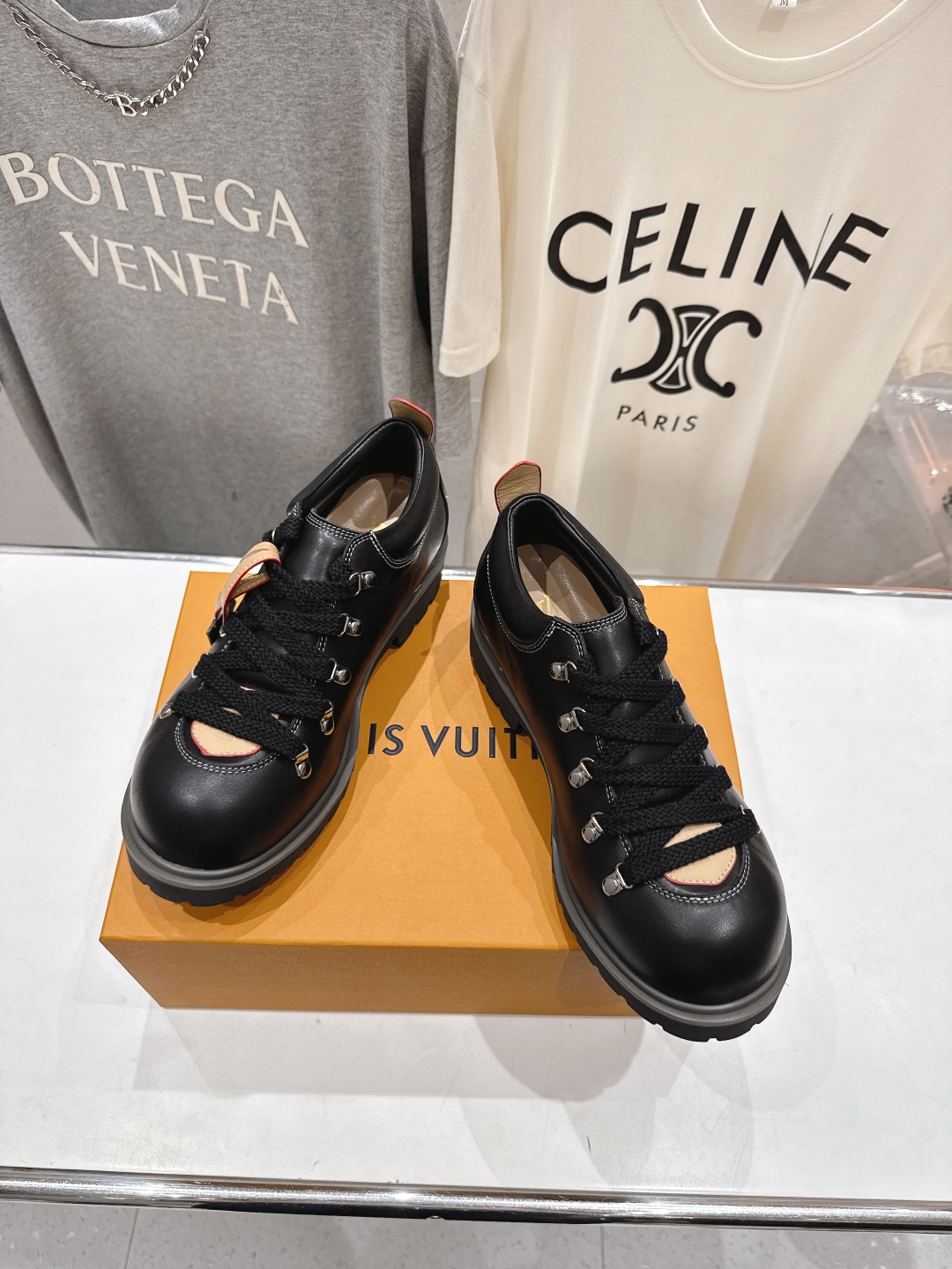 高版本出厂
  LOUIS VUITTON  ss25 LV驴牌春夏新款厚底系带大头鞋休闲鞋乐福鞋
本款