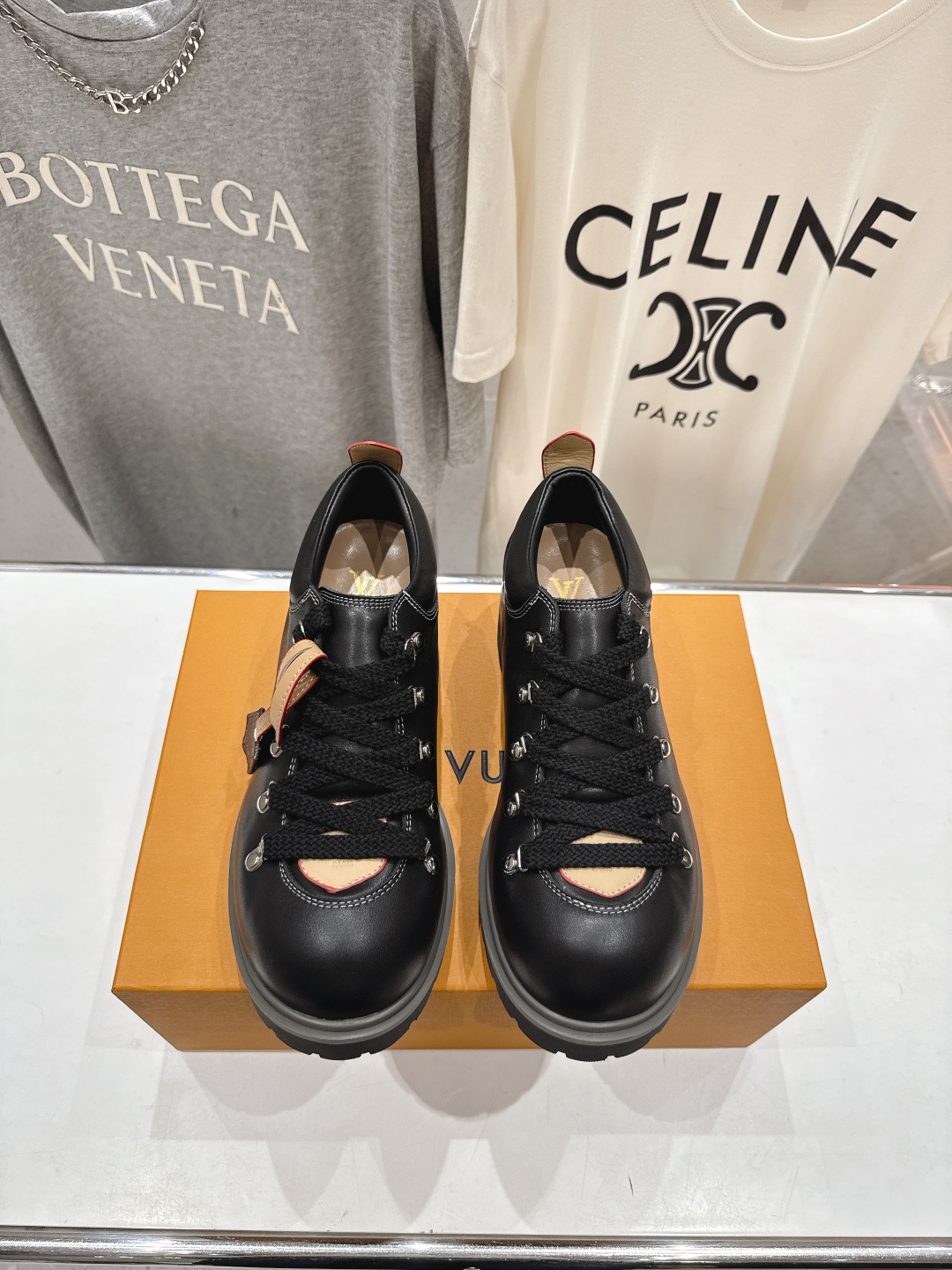 高版本出厂
  LOUIS VUITTON  ss25 LV驴牌春夏新款厚底系带大头鞋休闲鞋乐福鞋
本款