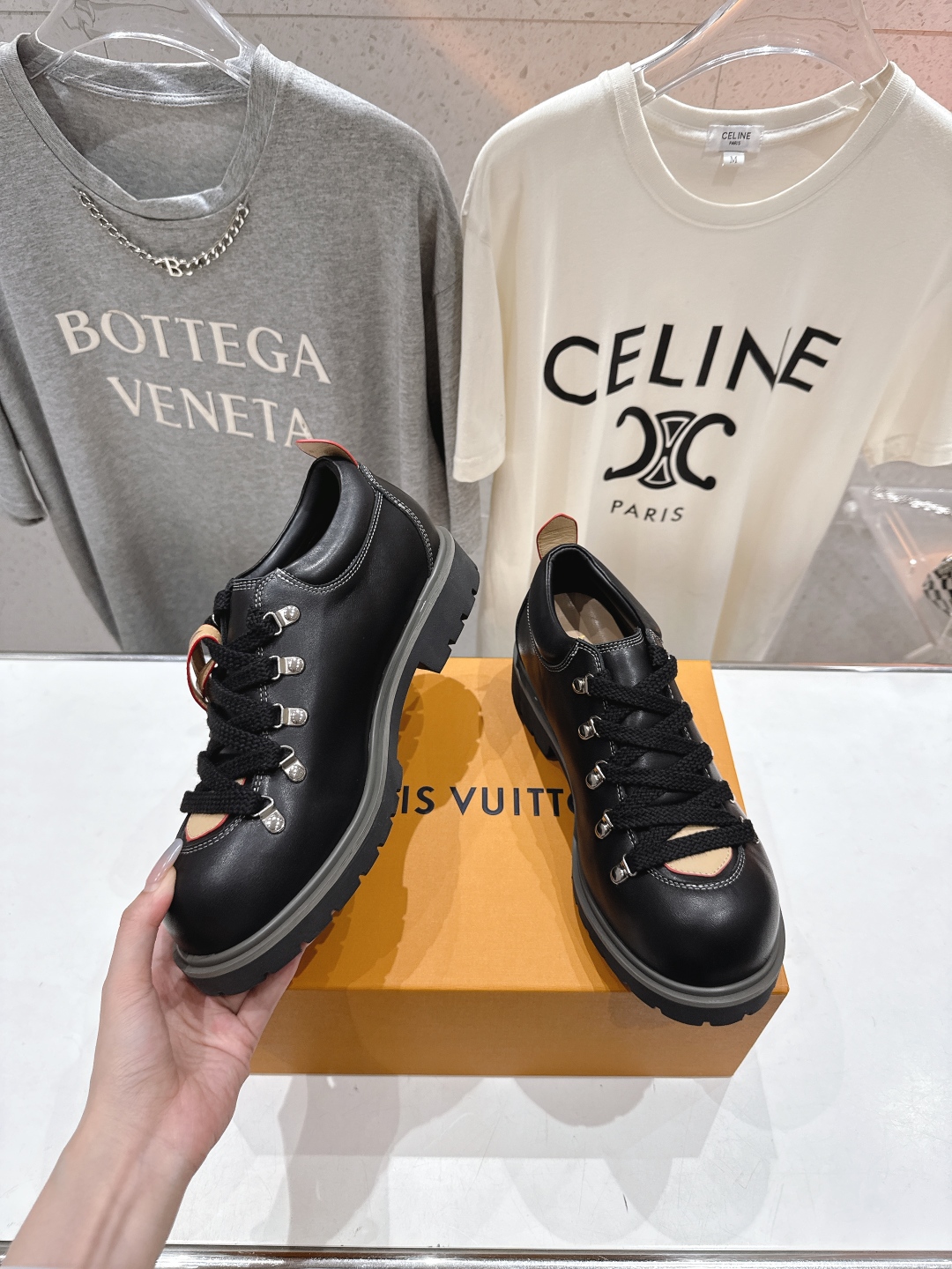 高版本出厂
  LOUIS VUITTON  ss25 LV驴牌春夏新款厚底系带大头鞋休闲鞋乐福鞋
本款