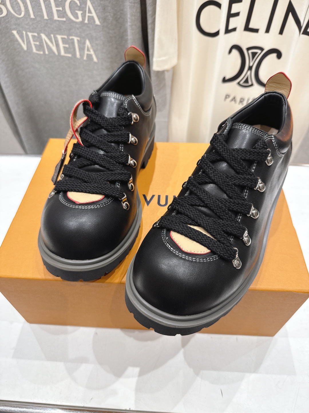 高版本出厂
  LOUIS VUITTON  ss25 LV驴牌春夏新款厚底系带大头鞋休闲鞋乐福鞋
本款