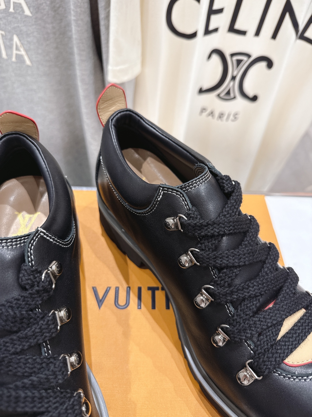 高版本出厂
  LOUIS VUITTON  ss25 LV驴牌春夏新款厚底系带大头鞋休闲鞋乐福鞋
本款