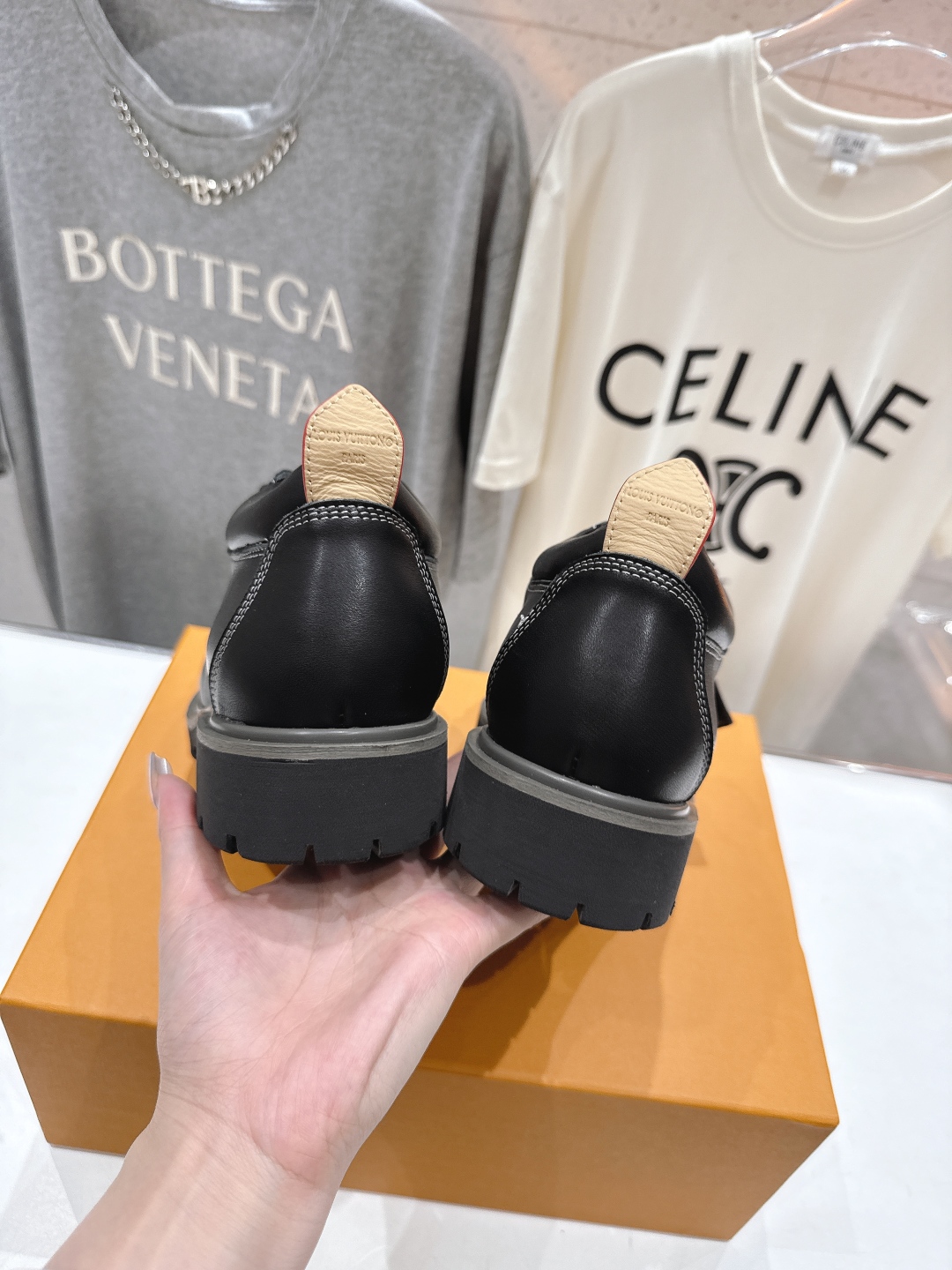 高版本出厂
  LOUIS VUITTON  ss25 LV驴牌春夏新款厚底系带大头鞋休闲鞋乐福鞋
本款