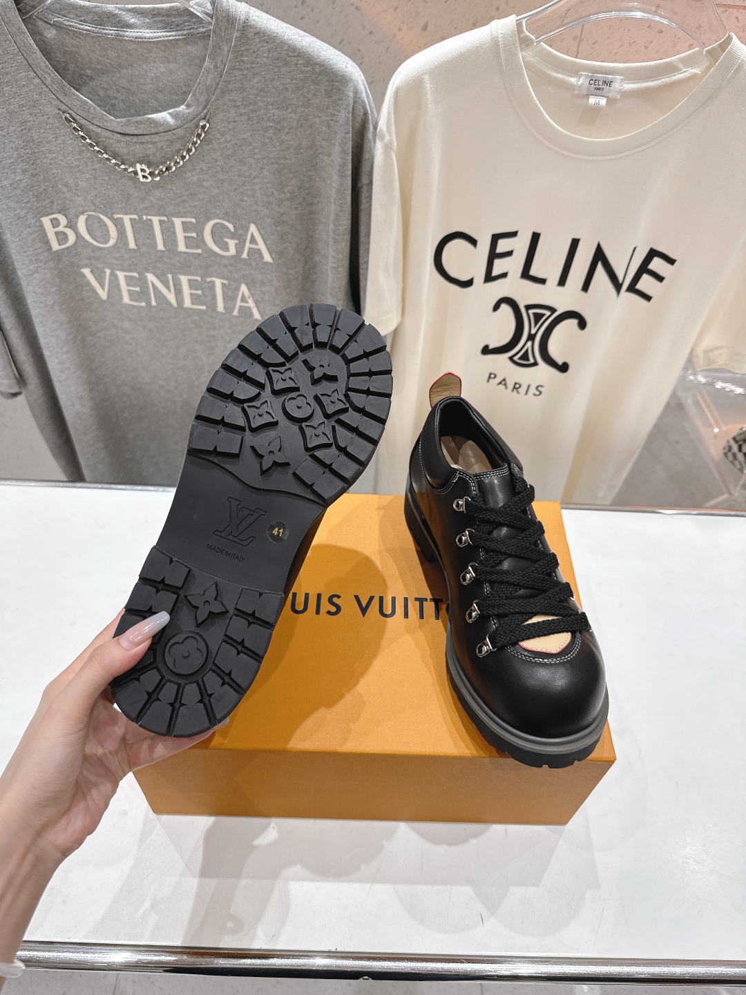 高版本出厂
  LOUIS VUITTON  ss25 LV驴牌春夏新款厚底系带大头鞋休闲鞋乐福鞋
本款