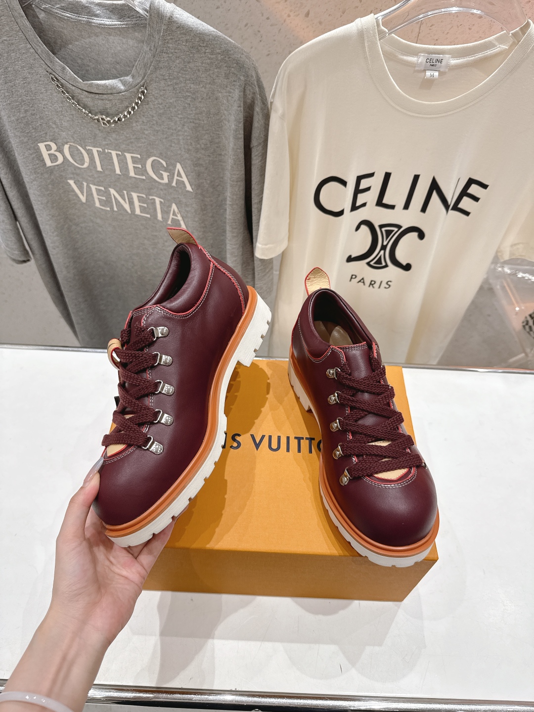 高版本出厂
  LOUIS VUITTON  ss25 LV驴牌春夏新款厚底系带大头鞋休闲鞋乐福鞋
本款