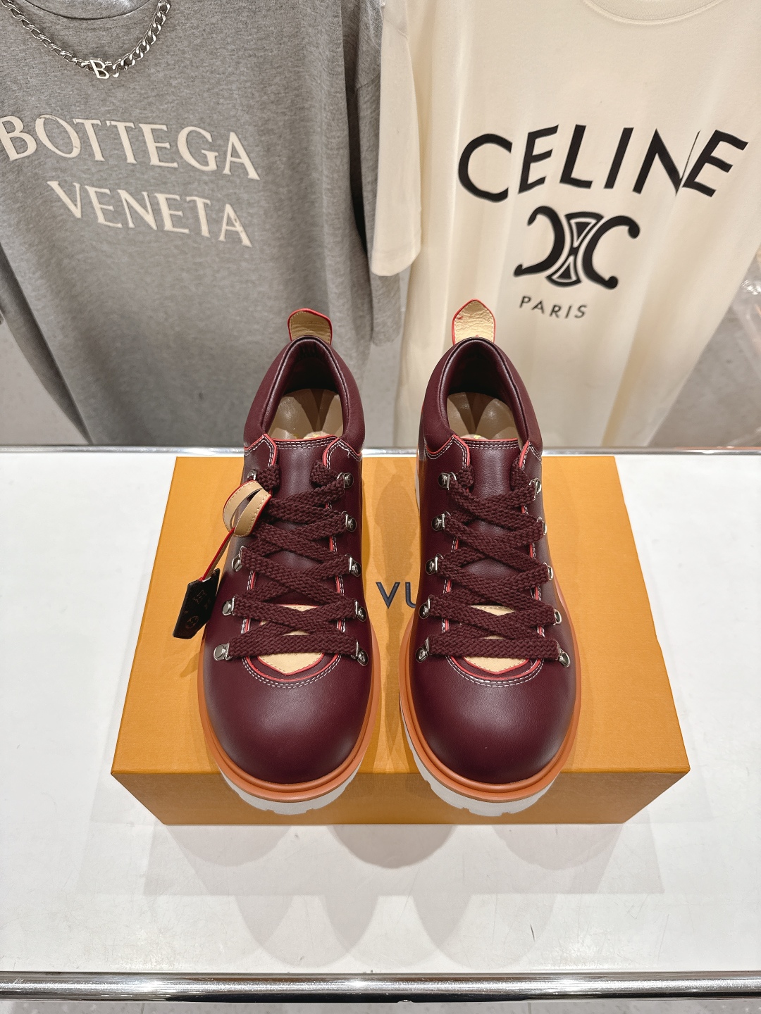 高版本出厂
  LOUIS VUITTON  ss25 LV驴牌春夏新款厚底系带大头鞋休闲鞋乐福鞋
本款