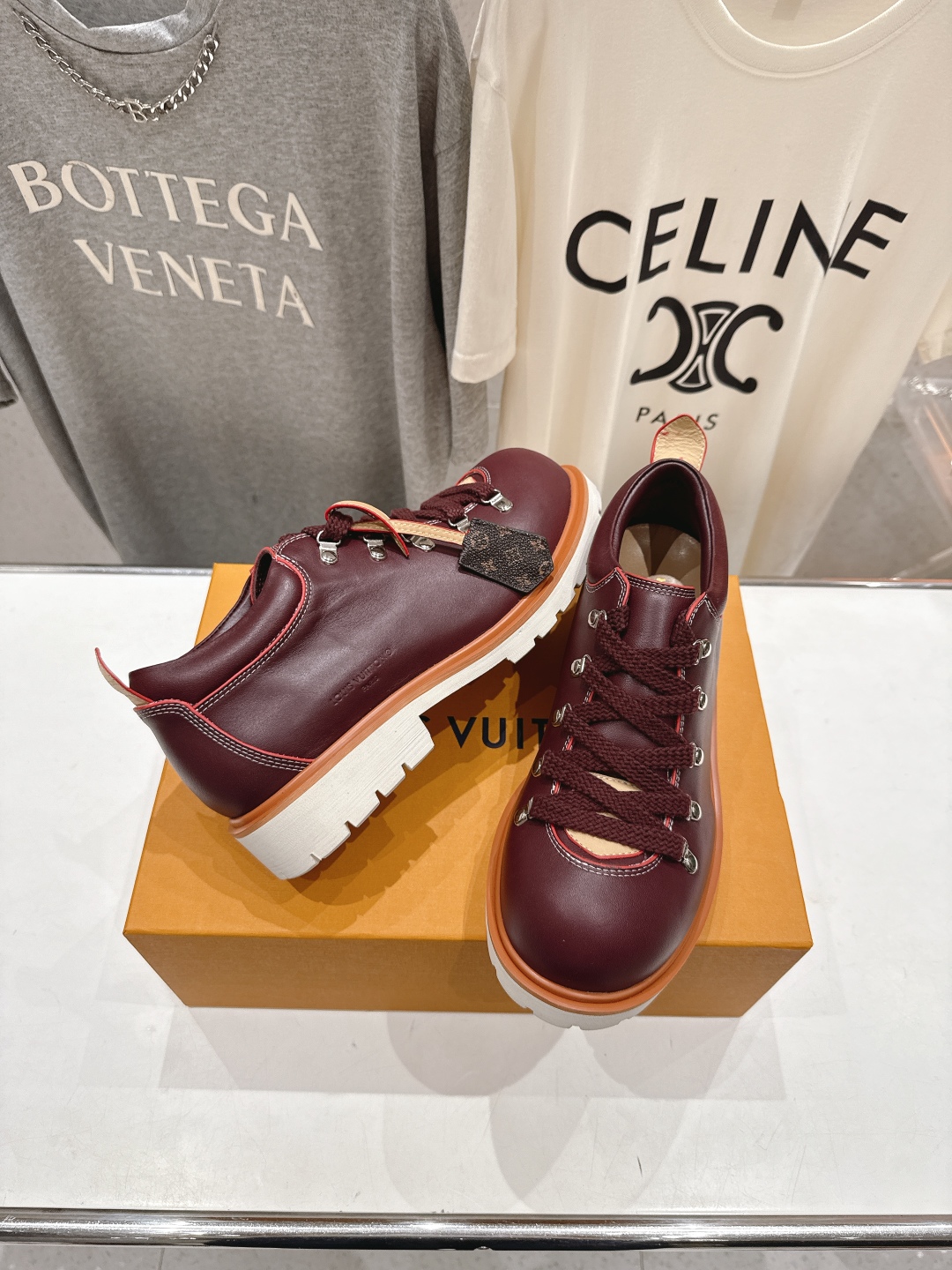 高版本出厂
  LOUIS VUITTON  ss25 LV驴牌春夏新款厚底系带大头鞋休闲鞋乐福鞋
本款