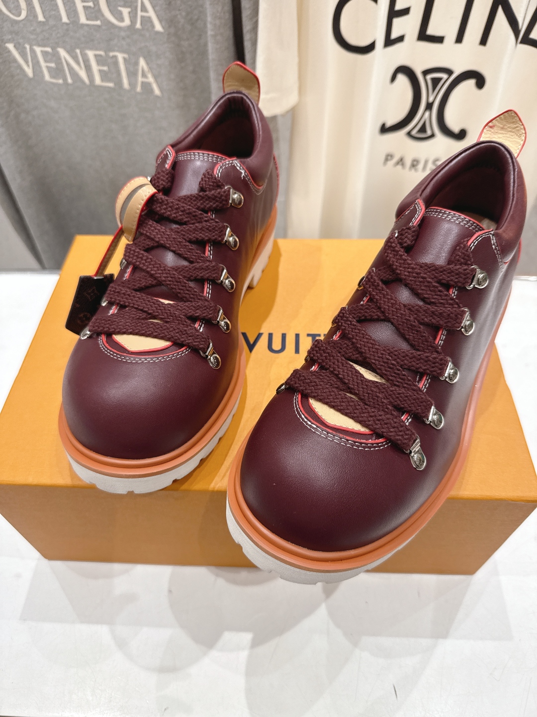 高版本出厂
  LOUIS VUITTON  ss25 LV驴牌春夏新款厚底系带大头鞋休闲鞋乐福鞋
本款