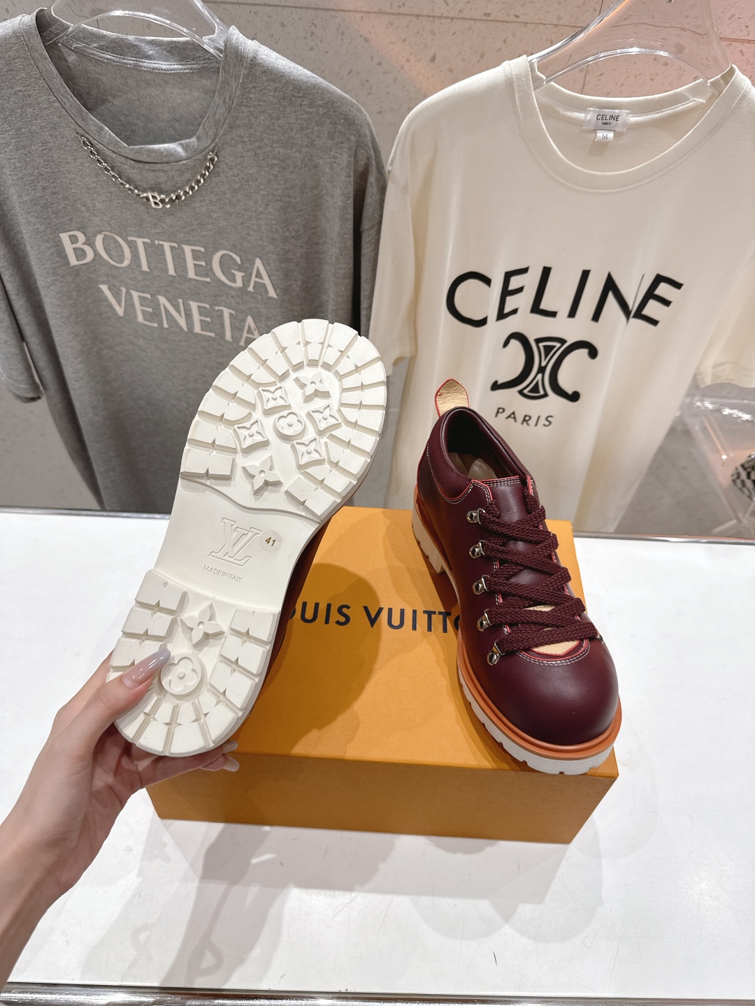 高版本出厂
  LOUIS VUITTON  ss25 LV驴牌春夏新款厚底系带大头鞋休闲鞋乐福鞋
本款