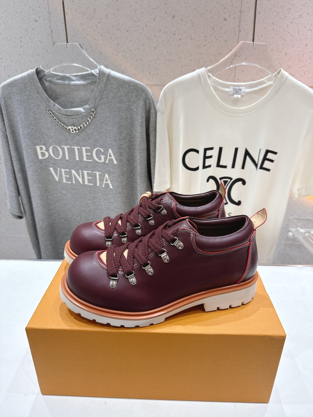 高版本出厂
  LOUIS VUITTON  ss25 LV驴牌春夏新款厚底系带大头鞋休闲鞋乐福鞋
本款