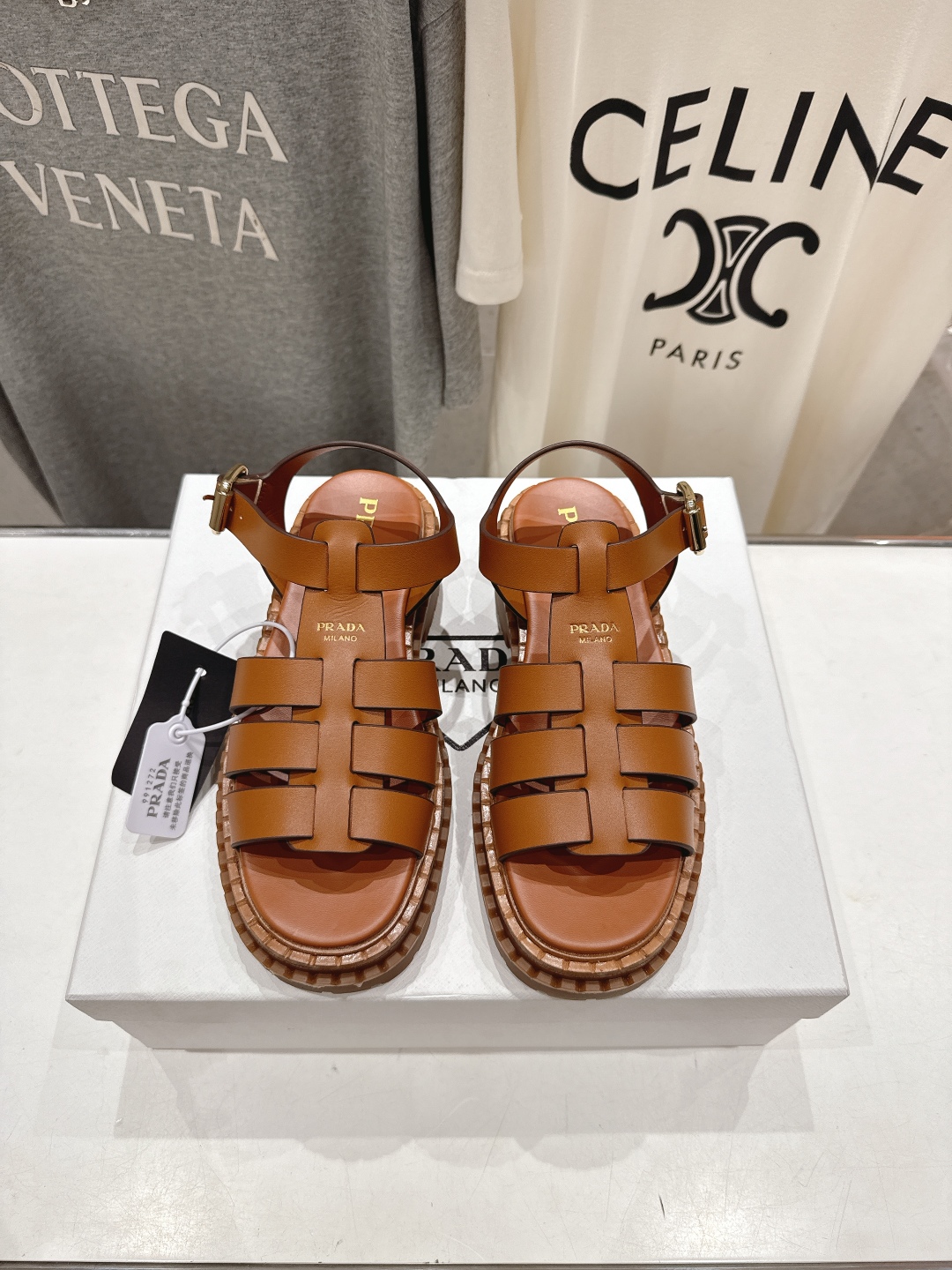 高版本出厂
 Prada/普拉达2025ss夏季新款沙滩厚底勃肯凉鞋
这个鞋型真的属于经典不会过时的设计