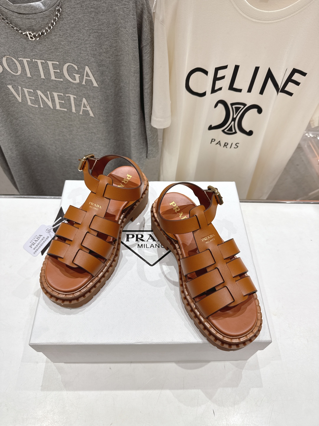 高版本出厂
 Prada/普拉达2025ss夏季新款沙滩厚底勃肯凉鞋
这个鞋型真的属于经典不会过时的设计