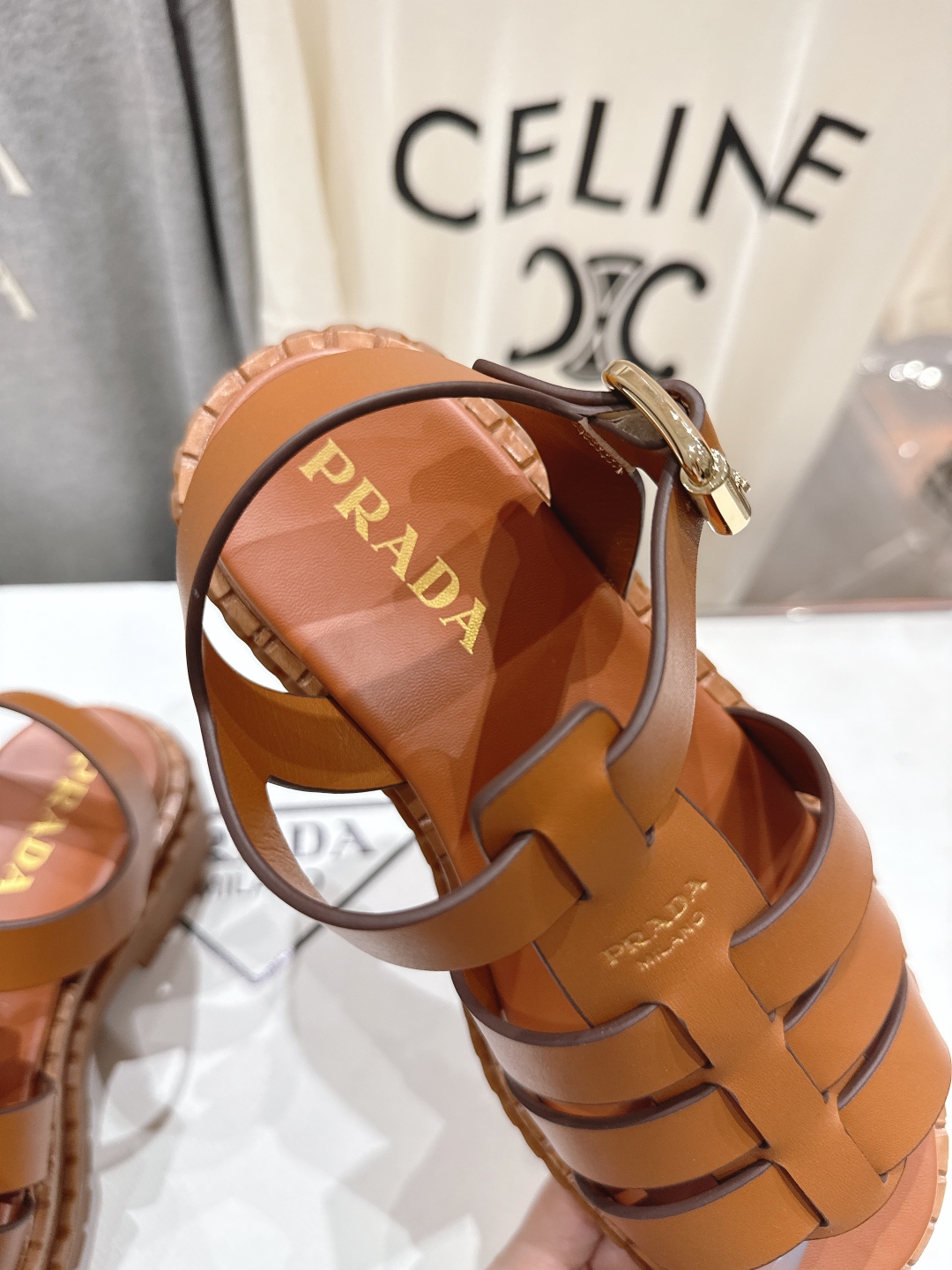 高版本出厂
 Prada/普拉达2025ss夏季新款沙滩厚底勃肯凉鞋
这个鞋型真的属于经典不会过时的设计