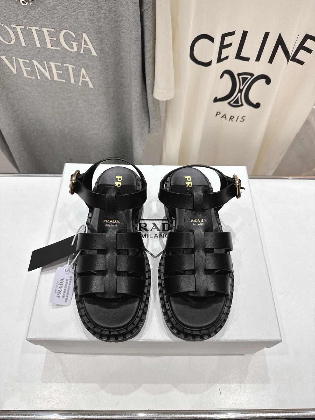 高版本出厂
 Prada/普拉达2025ss夏季新款沙滩厚底勃肯凉鞋
这个鞋型真的属于经典不会过时的设计