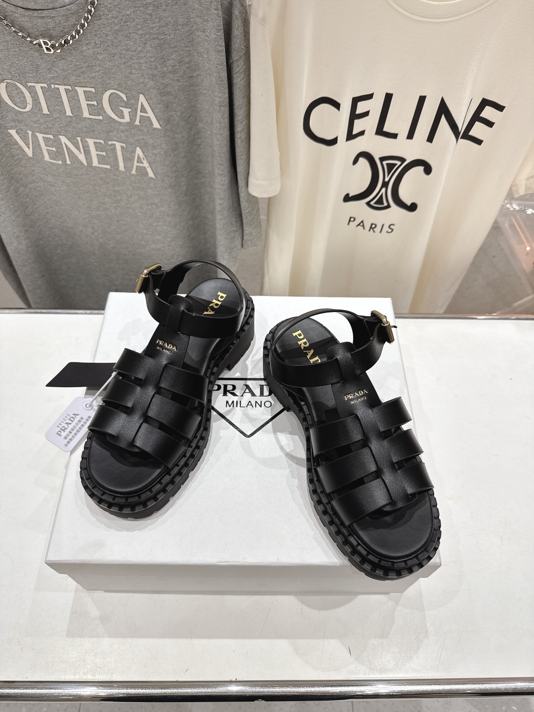 高版本出厂
 Prada/普拉达2025ss夏季新款沙滩厚底勃肯凉鞋
这个鞋型真的属于经典不会过时的设计