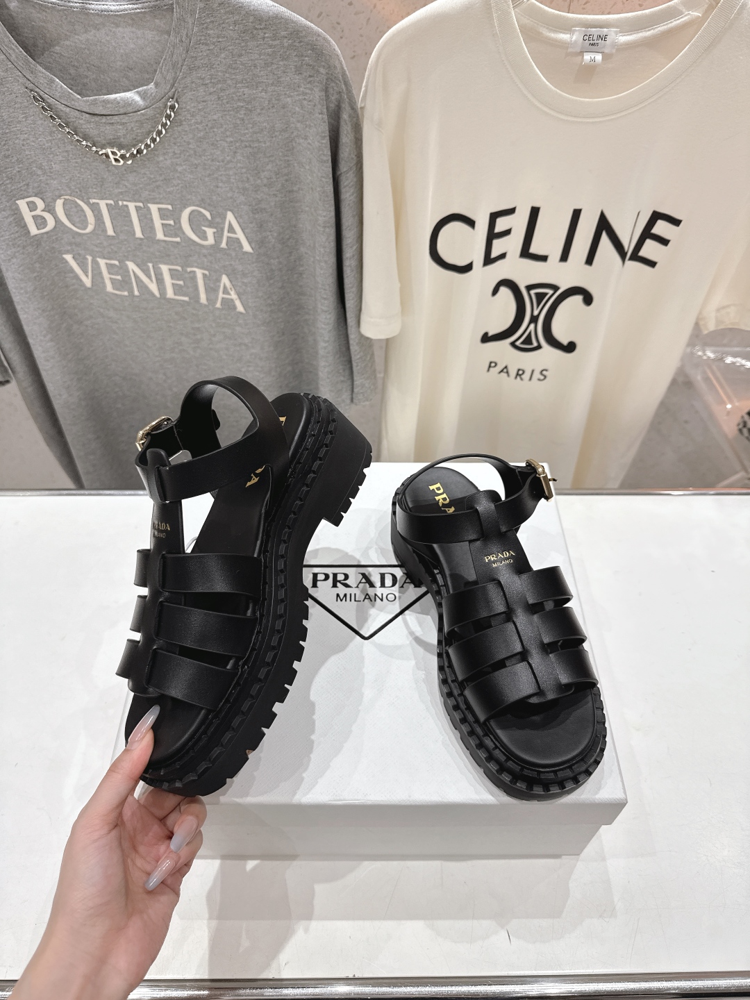 高版本出厂
 Prada/普拉达2025ss夏季新款沙滩厚底勃肯凉鞋
这个鞋型真的属于经典不会过时的设计
