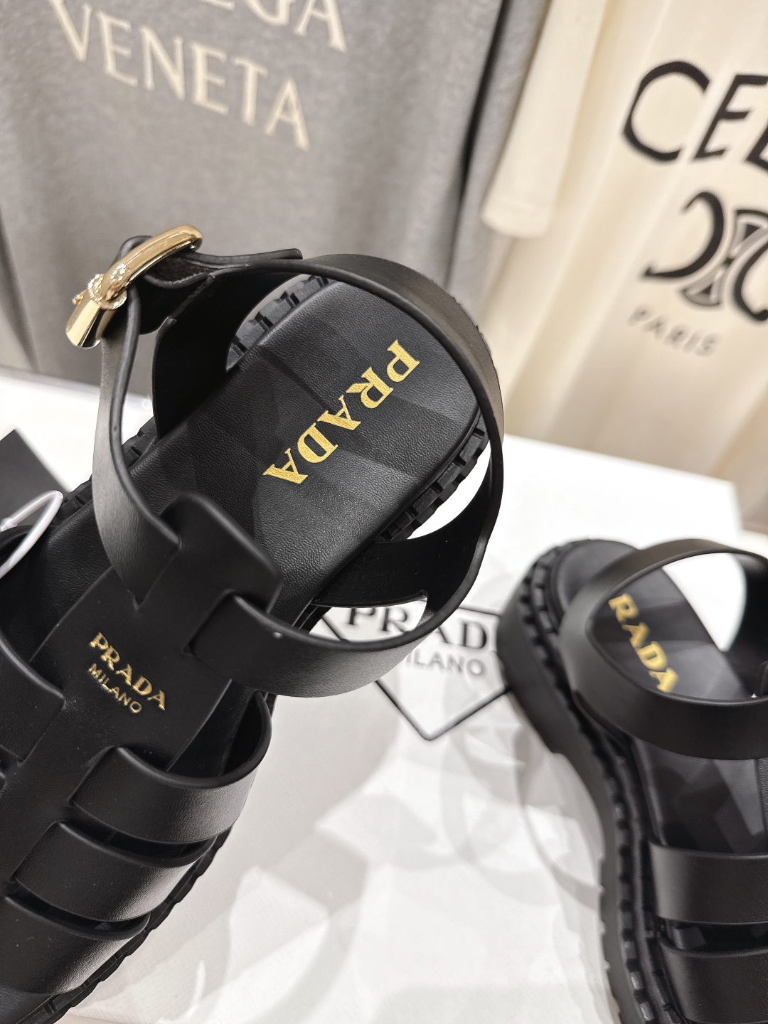 高版本出厂
 Prada/普拉达2025ss夏季新款沙滩厚底勃肯凉鞋
这个鞋型真的属于经典不会过时的设计