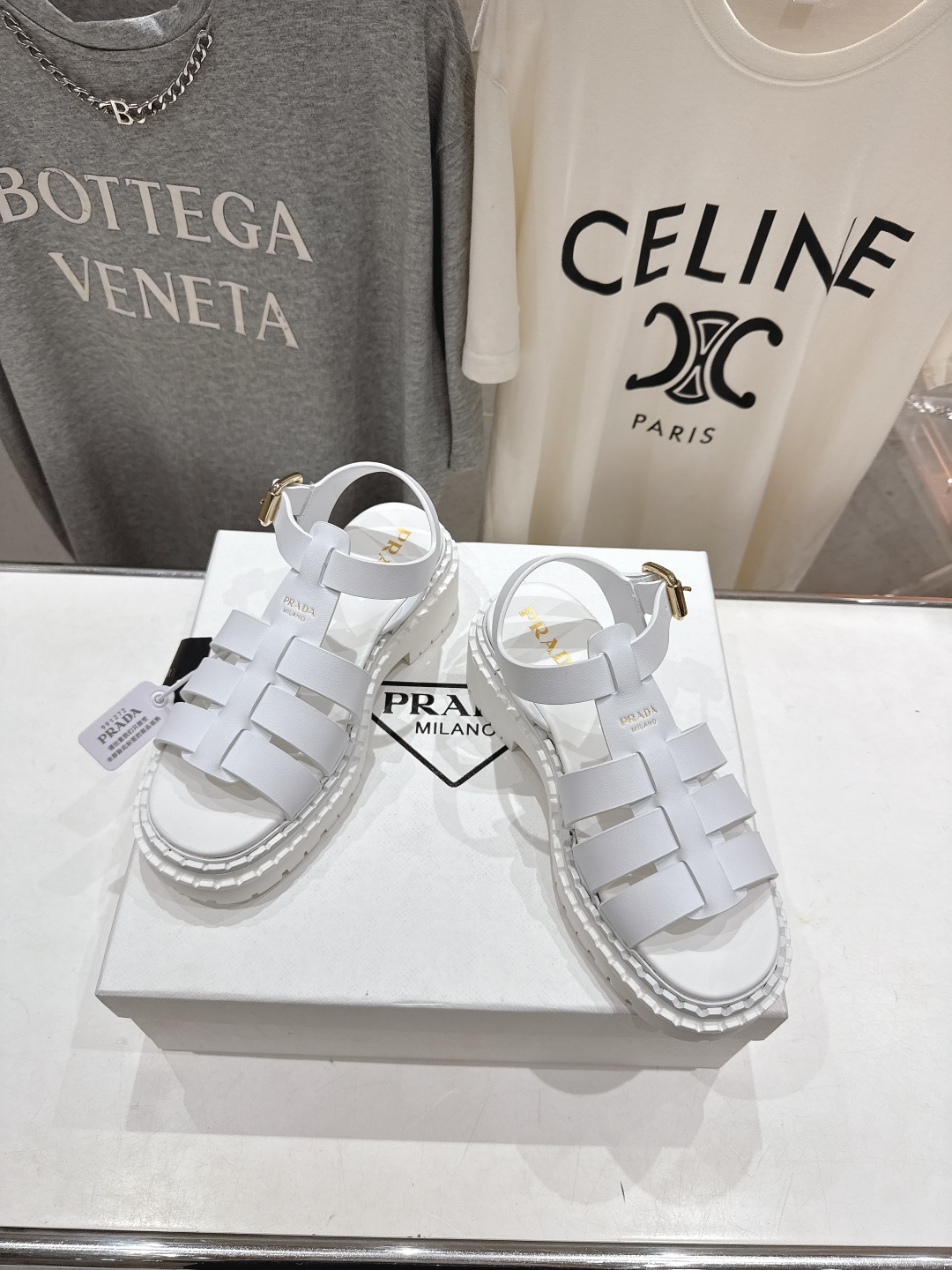 高版本出厂
 Prada/普拉达2025ss夏季新款沙滩厚底勃肯凉鞋
这个鞋型真的属于经典不会过时的设计