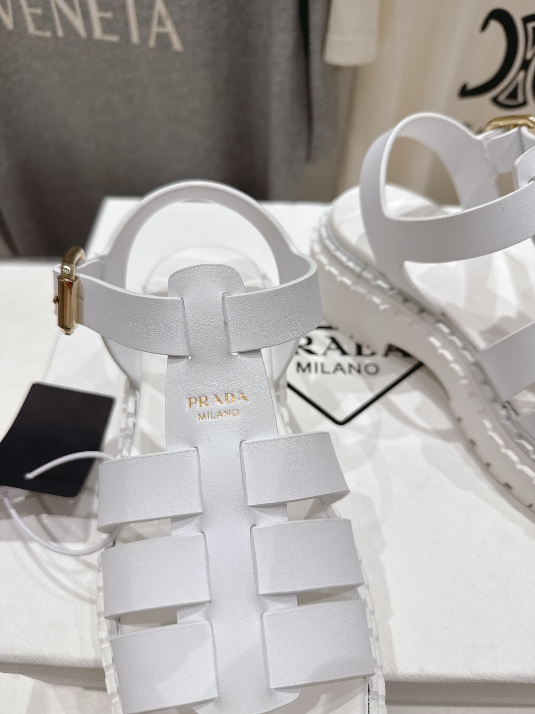 高版本出厂
 Prada/普拉达2025ss夏季新款沙滩厚底勃肯凉鞋
这个鞋型真的属于经典不会过时的设计
