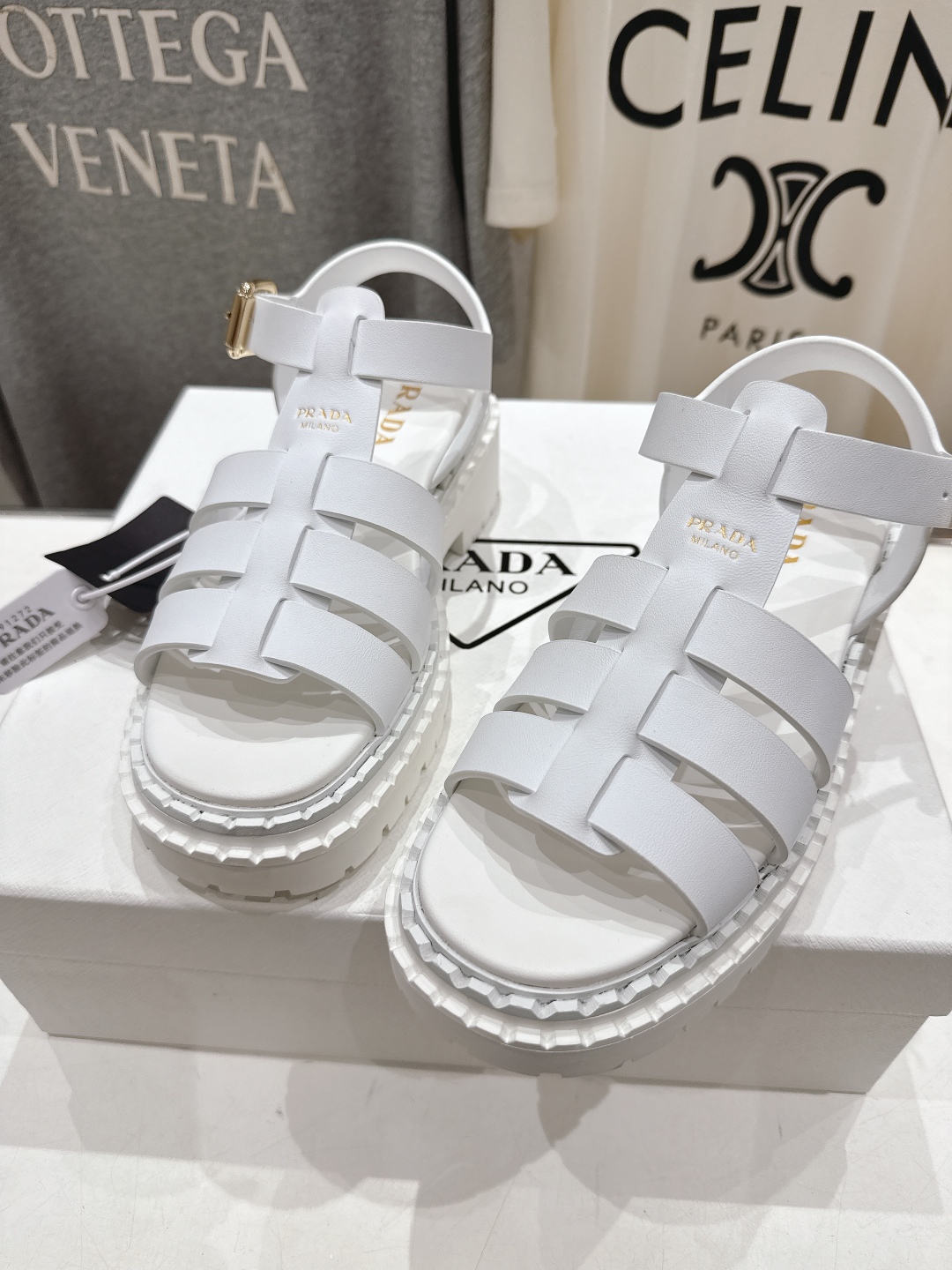 高版本出厂
 Prada/普拉达2025ss夏季新款沙滩厚底勃肯凉鞋
这个鞋型真的属于经典不会过时的设计