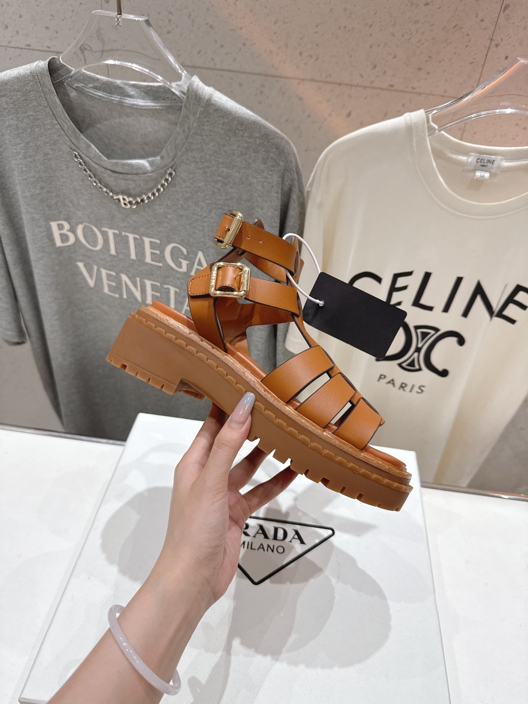 高版本出厂
 Prada/普拉达2025ss夏季新款沙滩厚底勃肯凉鞋
这个鞋型真的属于经典不会过时的设计