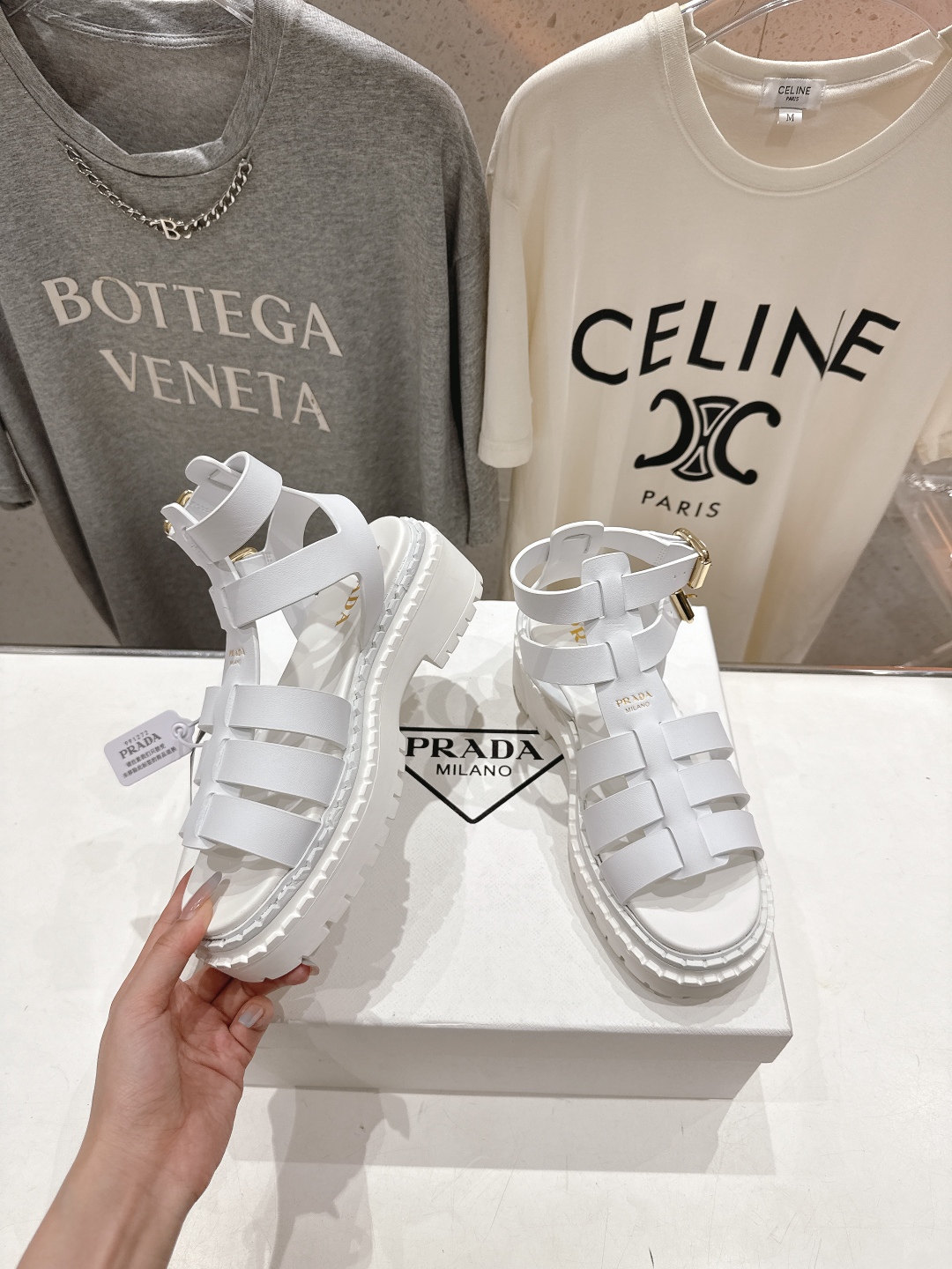 高版本出厂
 Prada/普拉达2025ss夏季新款沙滩厚底勃肯凉鞋
这个鞋型真的属于经典不会过时的设计