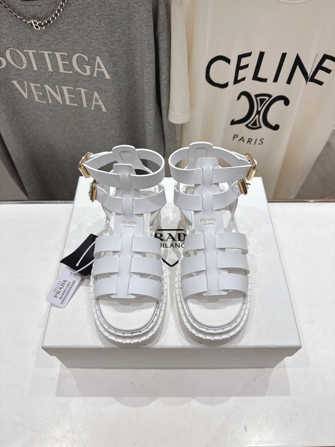高版本出厂
 Prada/普拉达2025ss夏季新款沙滩厚底勃肯凉鞋
这个鞋型真的属于经典不会过时的设计
