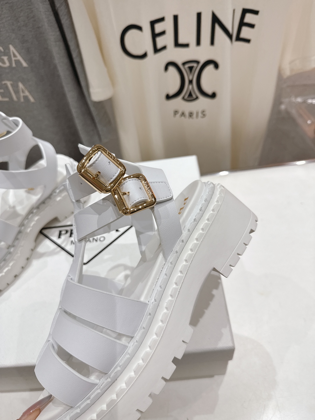 高版本出厂
 Prada/普拉达2025ss夏季新款沙滩厚底勃肯凉鞋
这个鞋型真的属于经典不会过时的设计