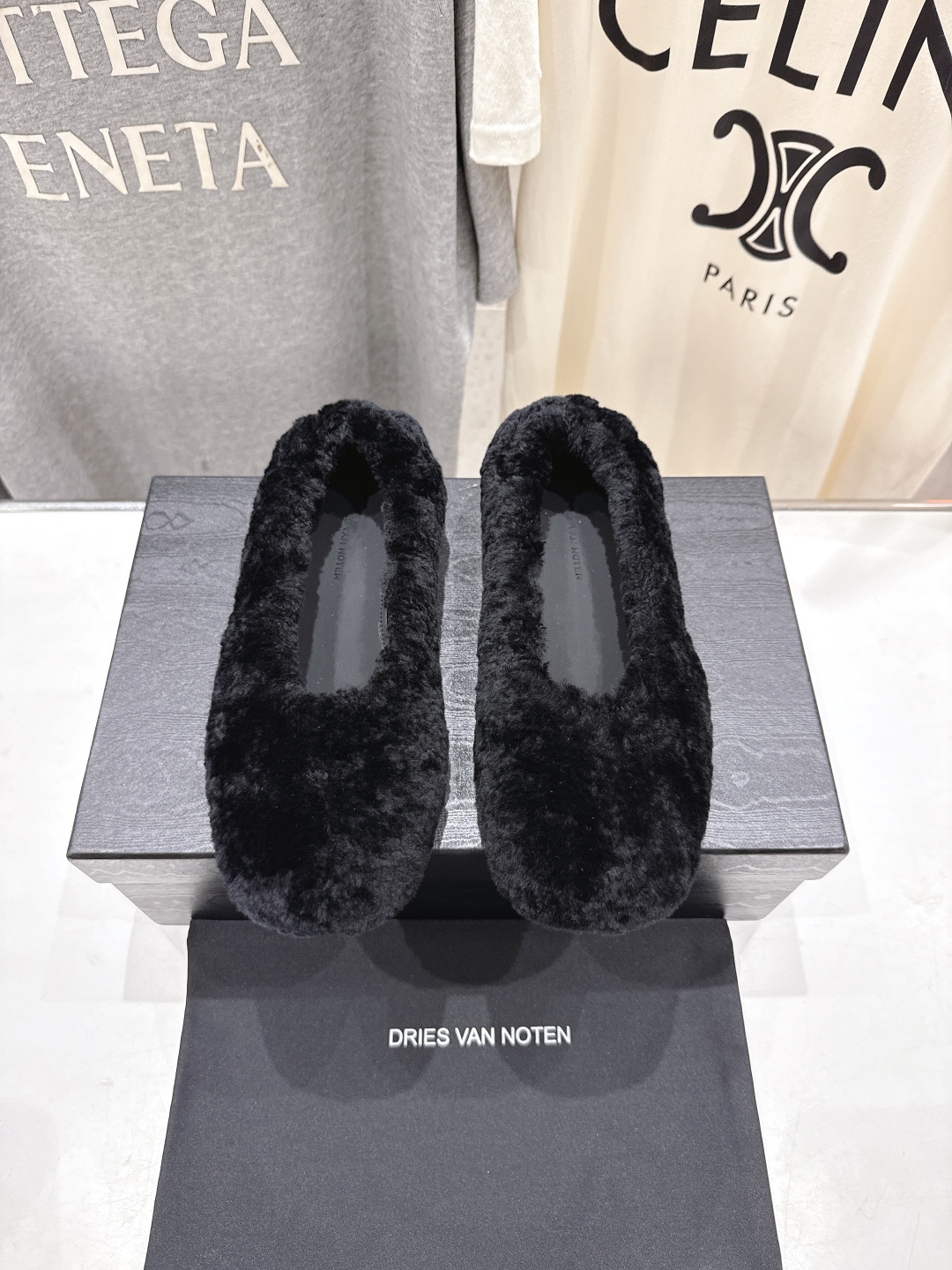 高版本出厂
 Dries Van Noten 冬季新款毛毛鞋#DVN阿甘鞋保暖休闲鞋，最近的爆款
很多明