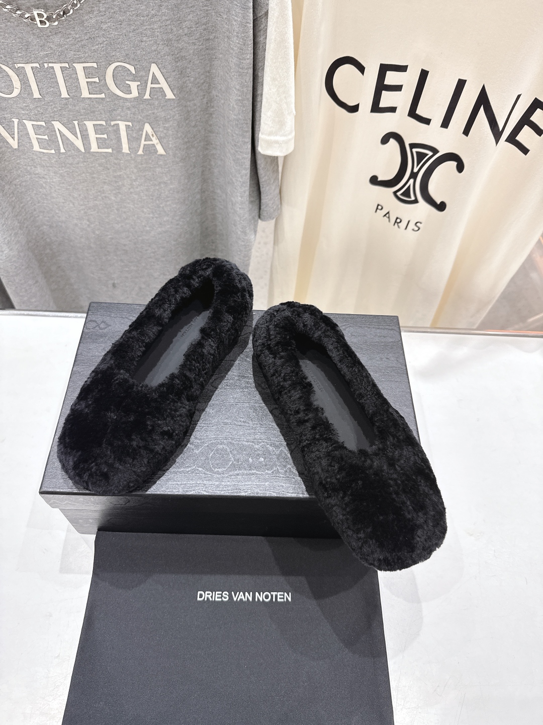 高版本出厂
 Dries Van Noten 冬季新款毛毛鞋#DVN阿甘鞋保暖休闲鞋，最近的爆款
很多明