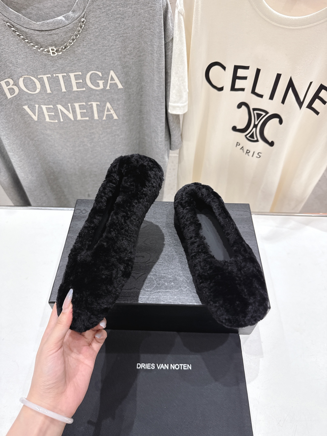 高版本出厂
 Dries Van Noten 冬季新款毛毛鞋#DVN阿甘鞋保暖休闲鞋，最近的爆款
很多明