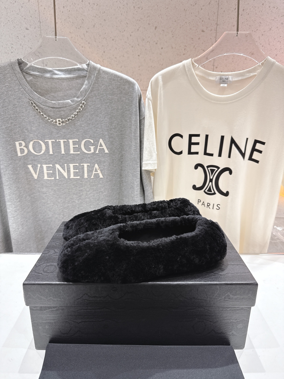高版本出厂
 Dries Van Noten 冬季新款毛毛鞋#DVN阿甘鞋保暖休闲鞋，最近的爆款
很多明