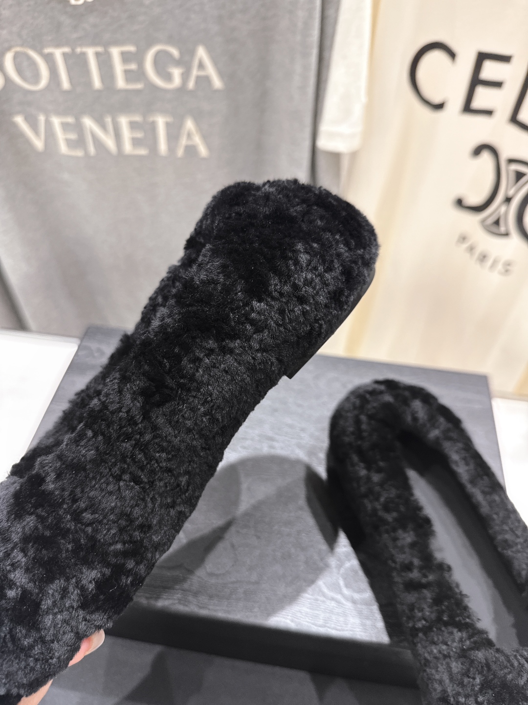 高版本出厂
 Dries Van Noten 冬季新款毛毛鞋#DVN阿甘鞋保暖休闲鞋，最近的爆款
很多明