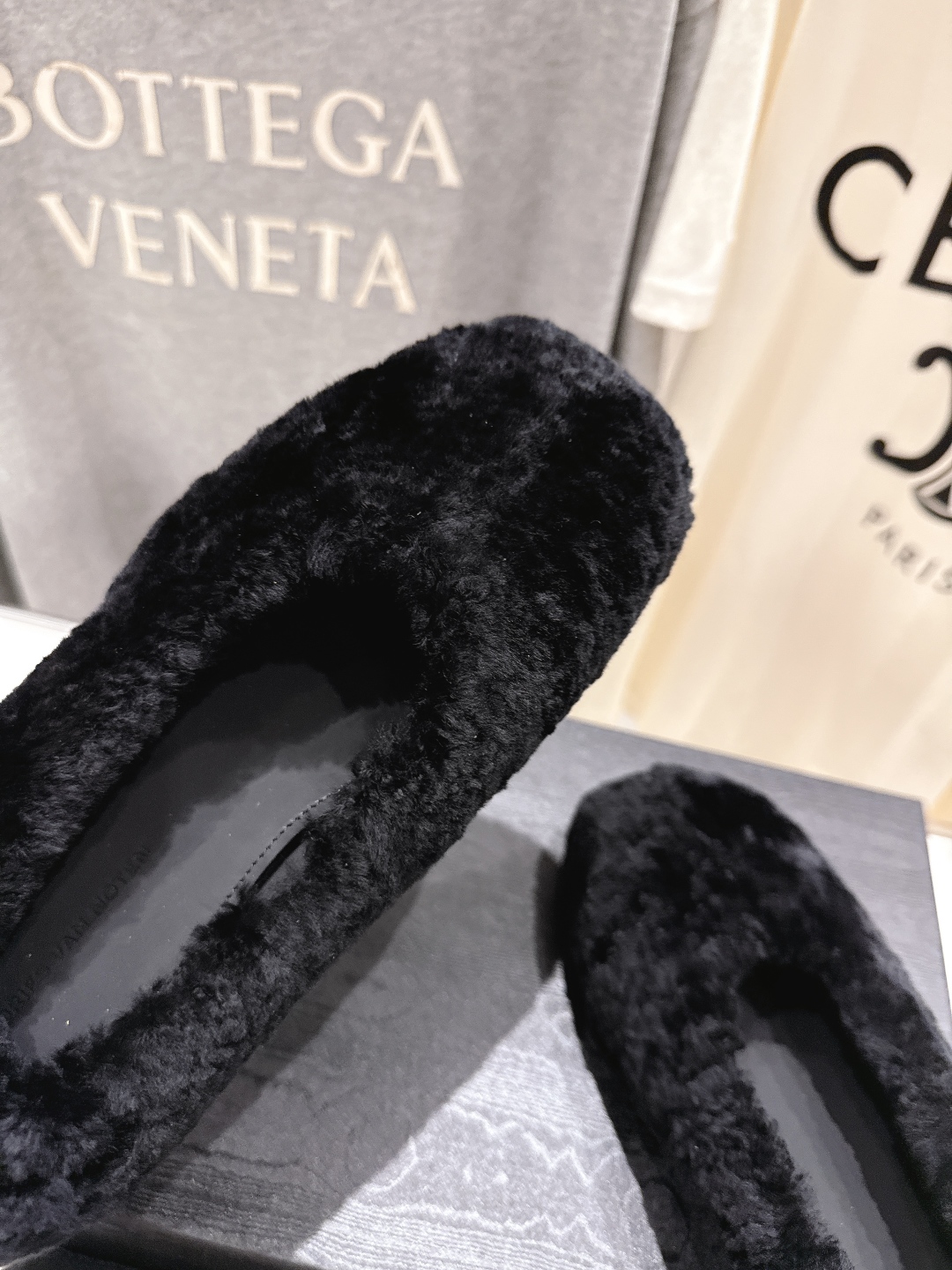 高版本出厂
 Dries Van Noten 冬季新款毛毛鞋#DVN阿甘鞋保暖休闲鞋，最近的爆款
很多明