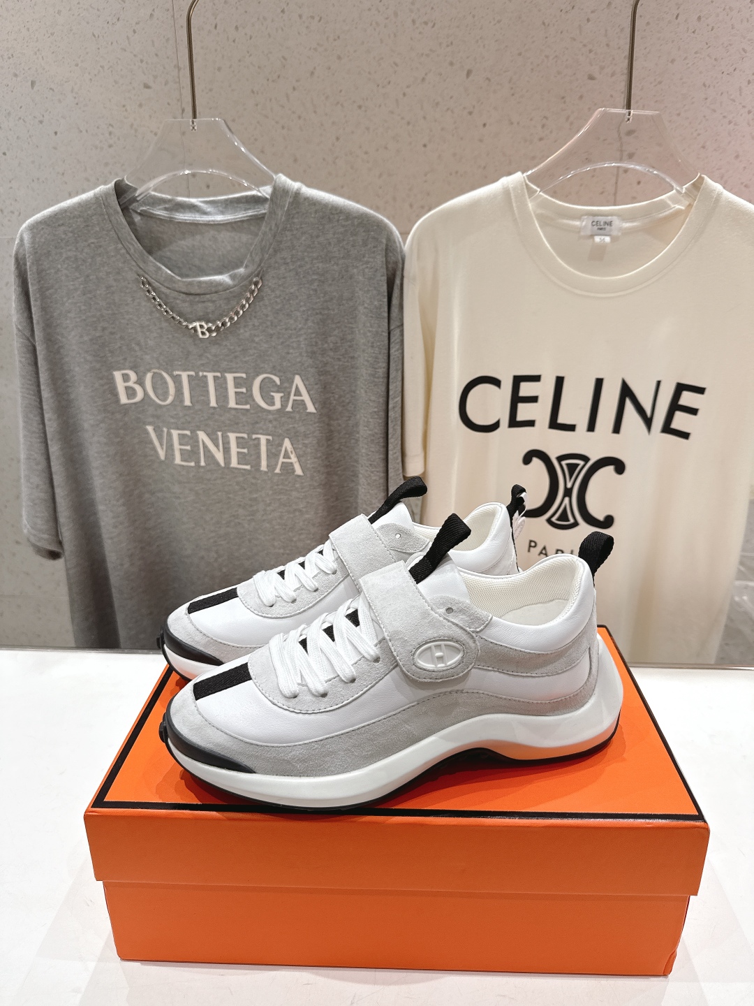 高版本出厂 
   Hermes/爱马仕H家25ss新款厚底魔术贴休闲运动鞋跑步鞋
经典运动风格+英伦拼