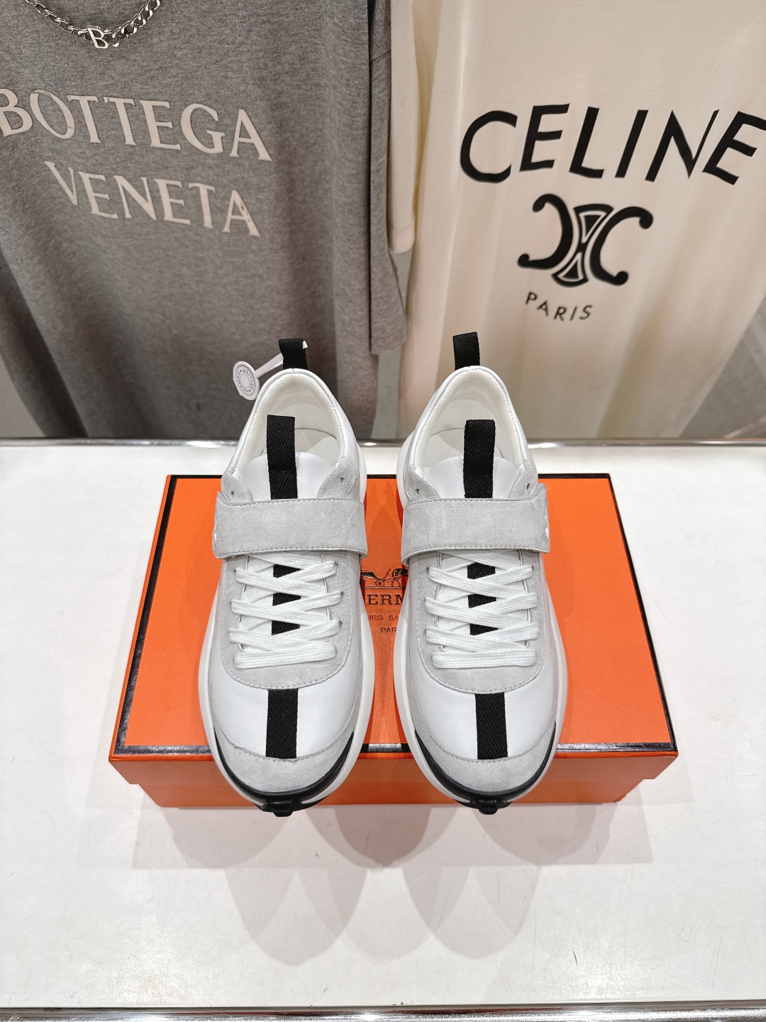 高版本出厂 
   Hermes/爱马仕H家25ss新款厚底魔术贴休闲运动鞋跑步鞋
经典运动风格+英伦拼