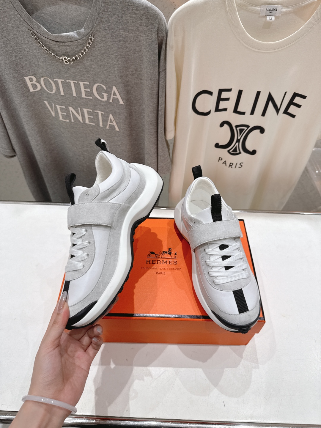 高版本出厂 
   Hermes/爱马仕H家25ss新款厚底魔术贴休闲运动鞋跑步鞋
经典运动风格+英伦拼