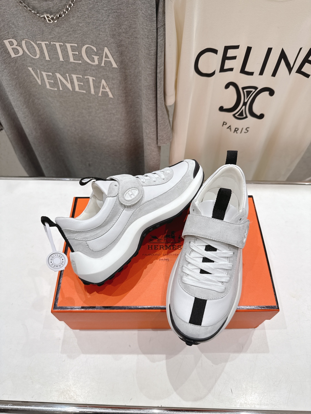 高版本出厂 
   Hermes/爱马仕H家25ss新款厚底魔术贴休闲运动鞋跑步鞋
经典运动风格+英伦拼