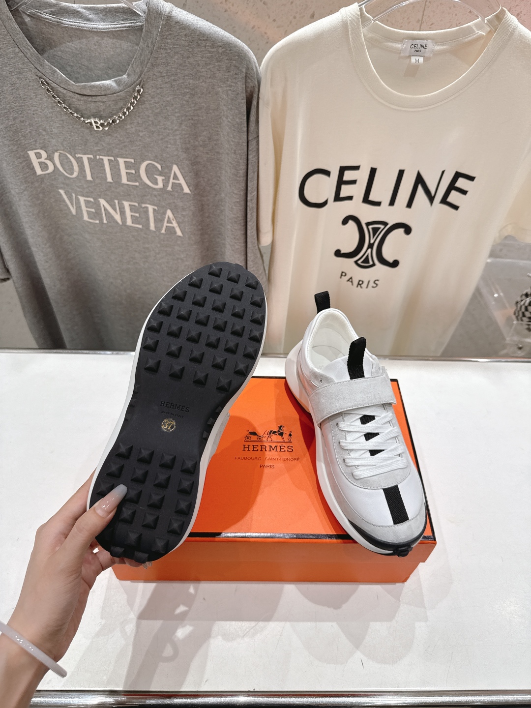 高版本出厂 
   Hermes/爱马仕H家25ss新款厚底魔术贴休闲运动鞋跑步鞋
经典运动风格+英伦拼