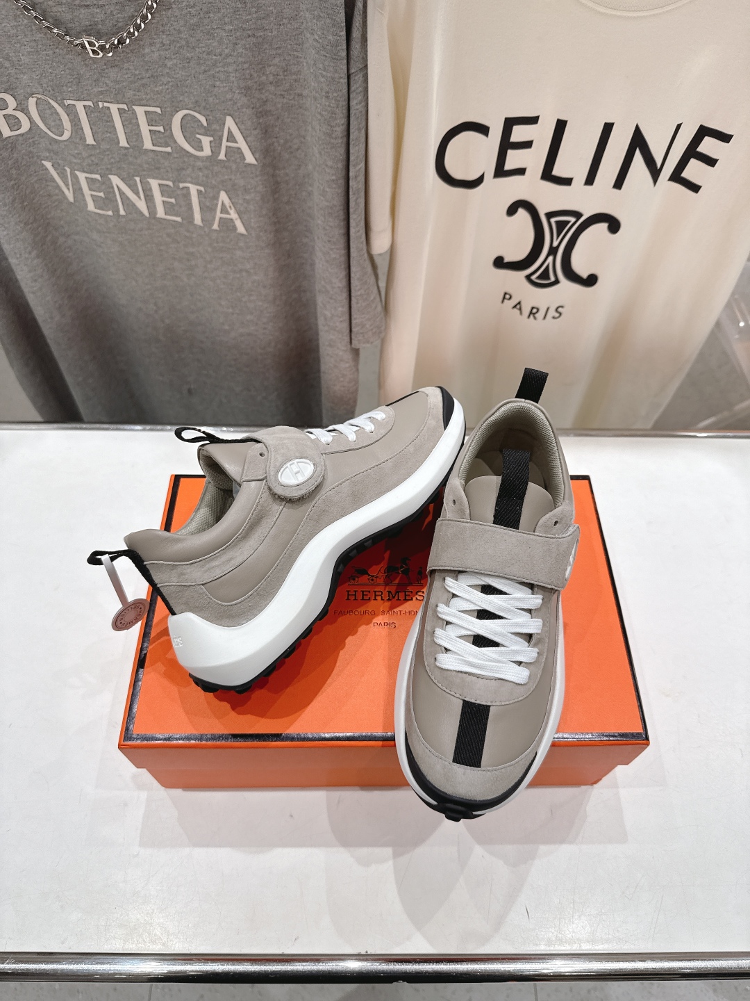 高版本出厂 
   Hermes/爱马仕H家25ss新款厚底魔术贴休闲运动鞋跑步鞋
经典运动风格+英伦拼