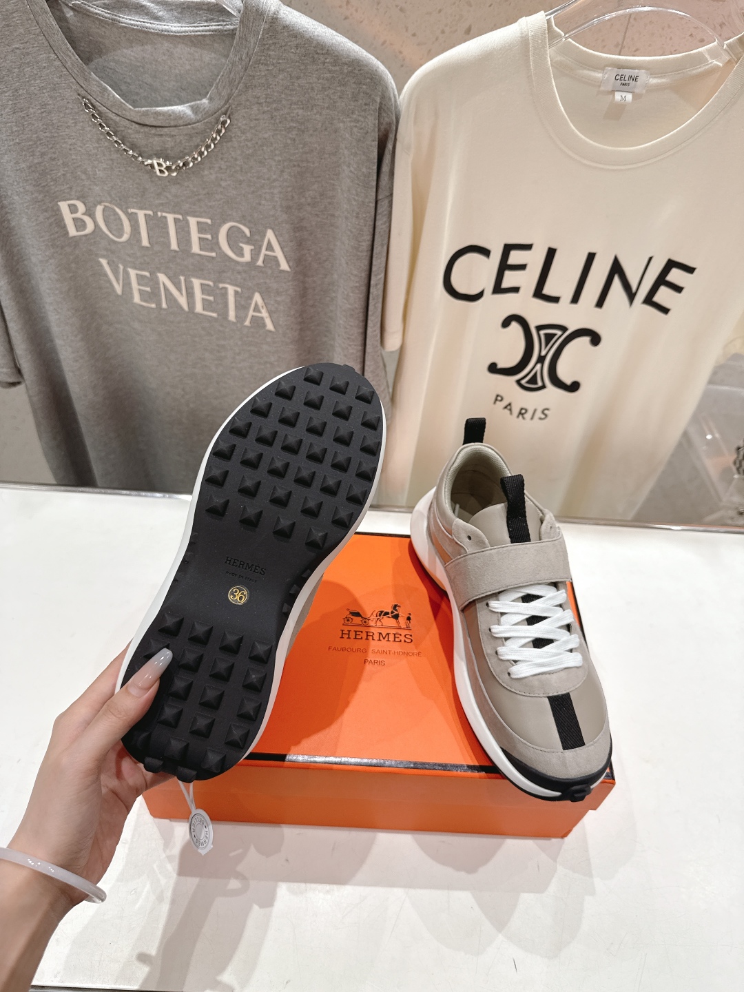 高版本出厂 
   Hermes/爱马仕H家25ss新款厚底魔术贴休闲运动鞋跑步鞋
经典运动风格+英伦拼