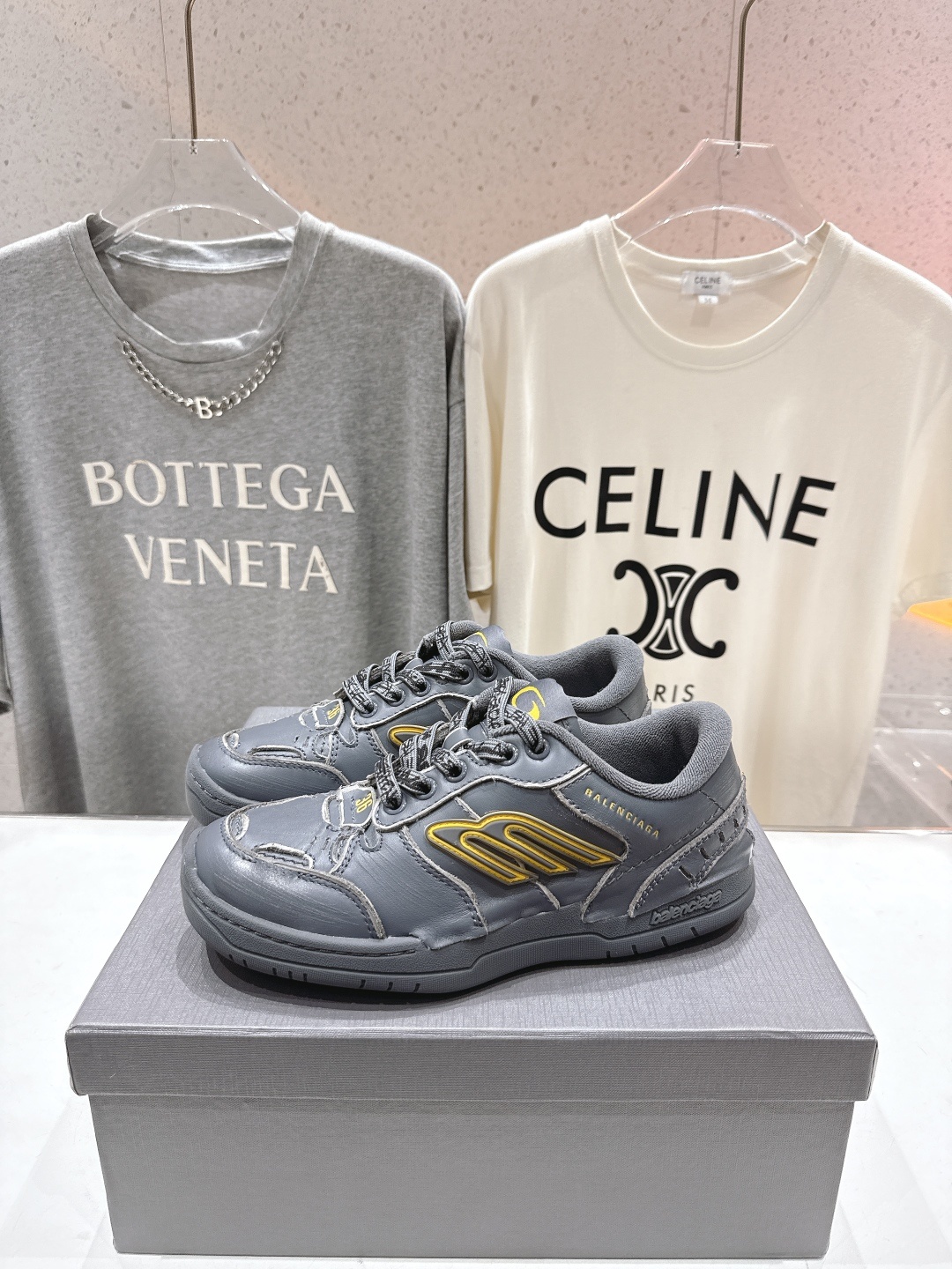 高版本出厂 男码+10
巴黎世家Balenciaga Hamptons Worn-Out 25ss