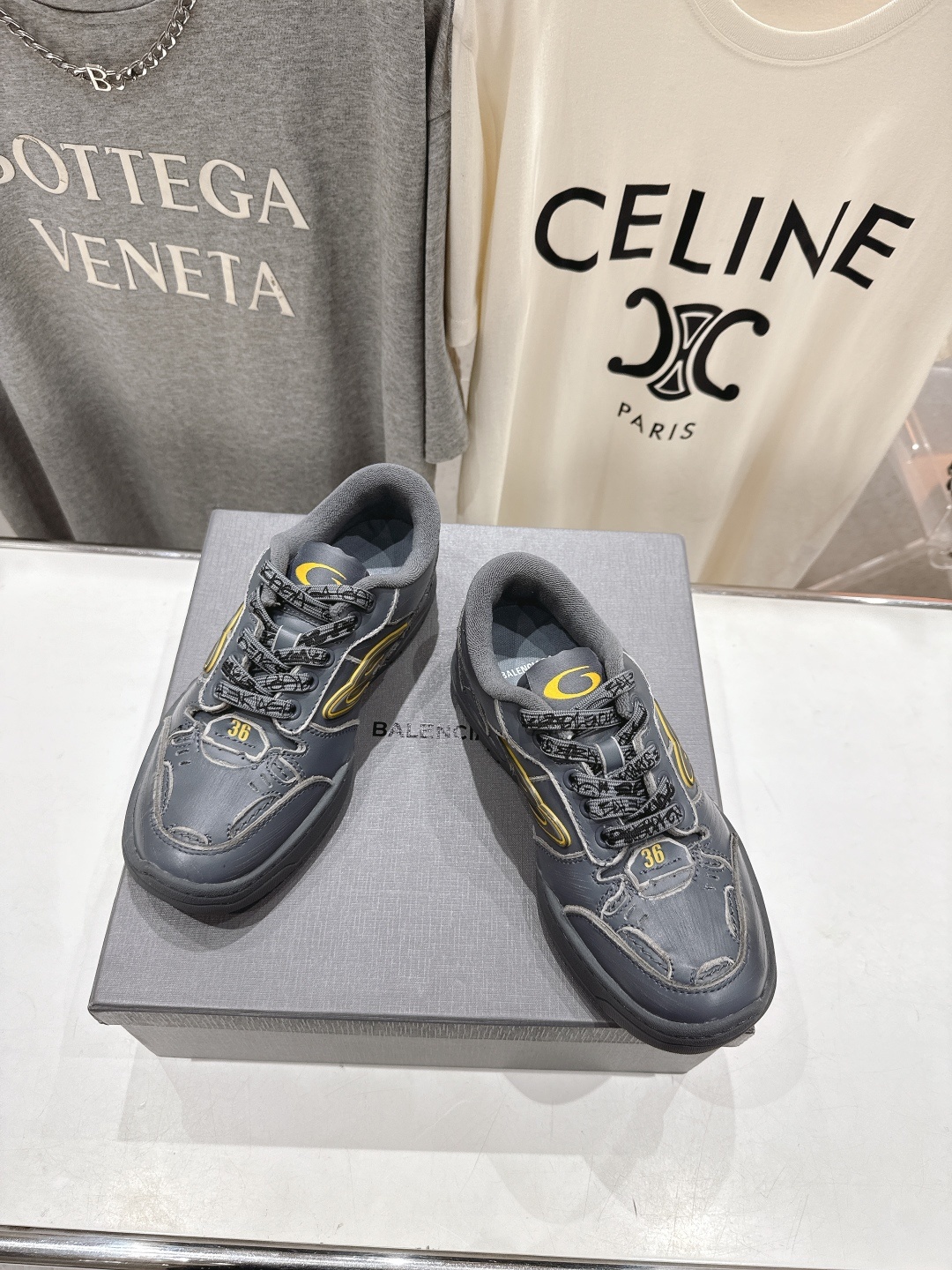 高版本出厂 男码+10
巴黎世家Balenciaga Hamptons Worn-Out 25ss