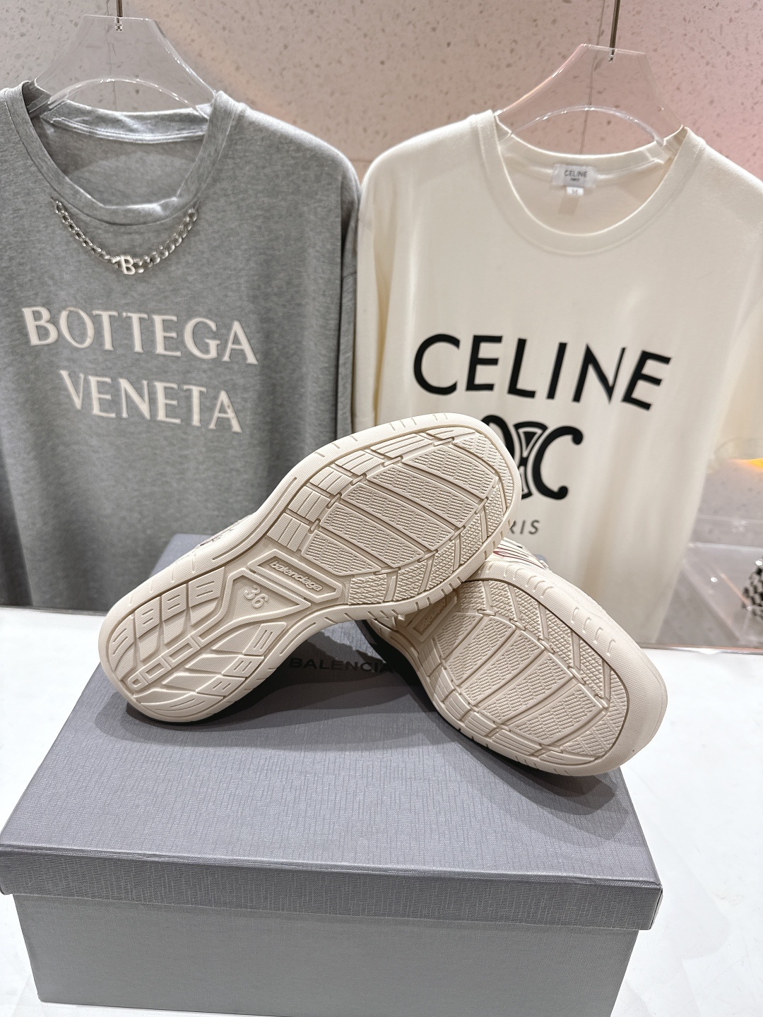 高版本出厂 男码+10
巴黎世家Balenciaga Hamptons Worn-Out 25ss