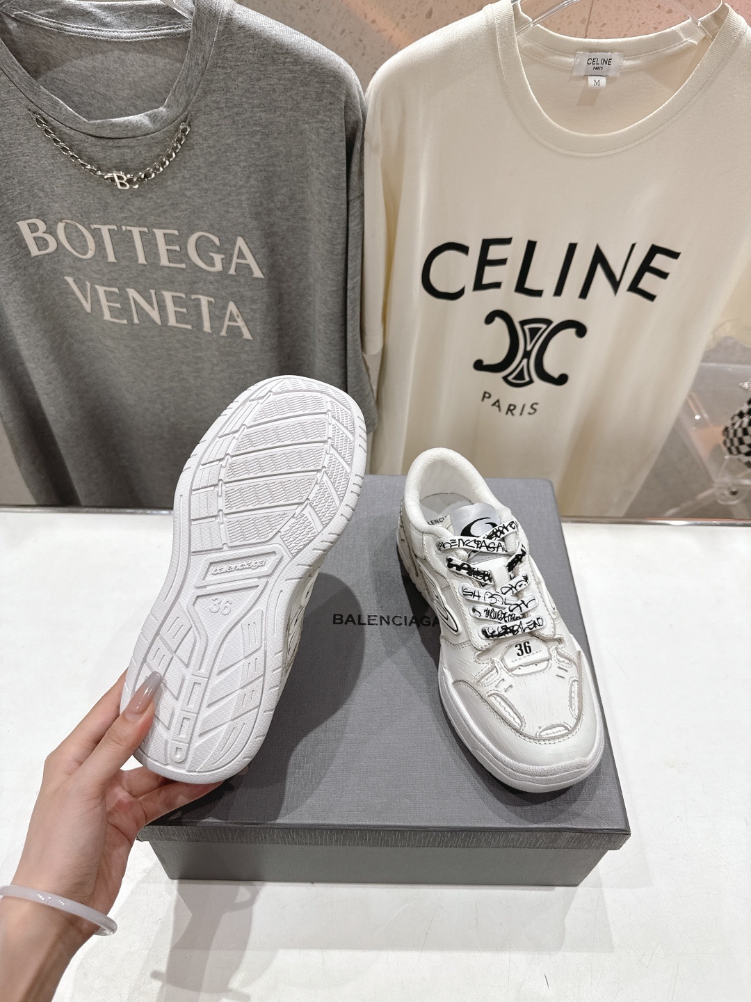 高版本出厂 男码+10
巴黎世家Balenciaga Hamptons Worn-Out 25ss