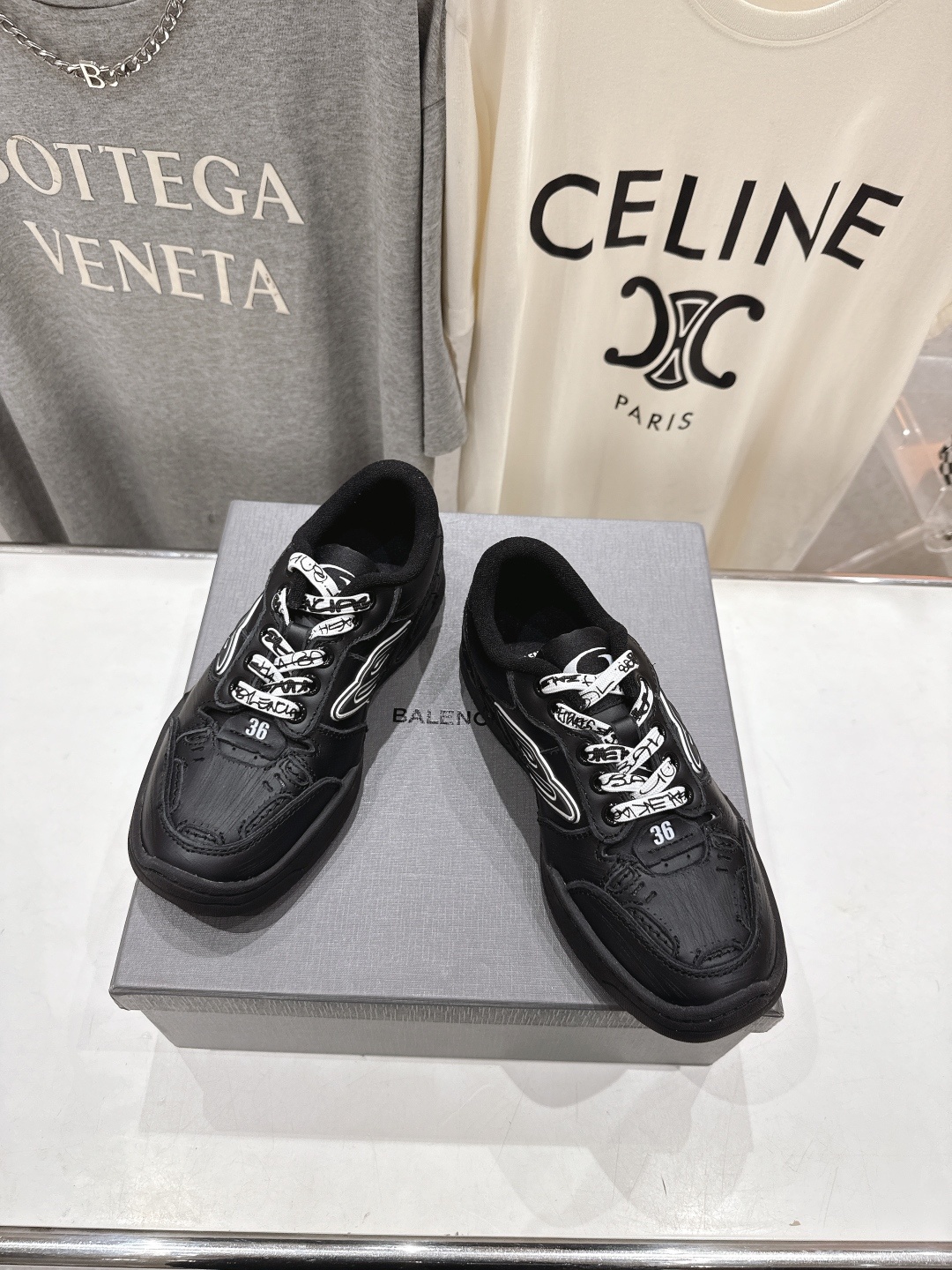 高版本出厂 男码+10
巴黎世家Balenciaga Hamptons Worn-Out 25ss