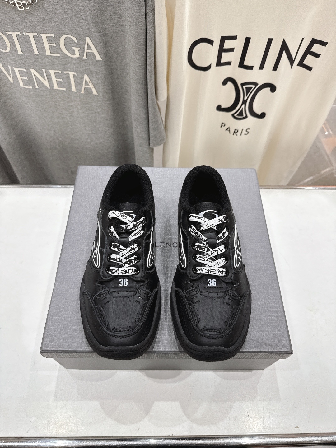 高版本出厂 男码+10
巴黎世家Balenciaga Hamptons Worn-Out 25ss