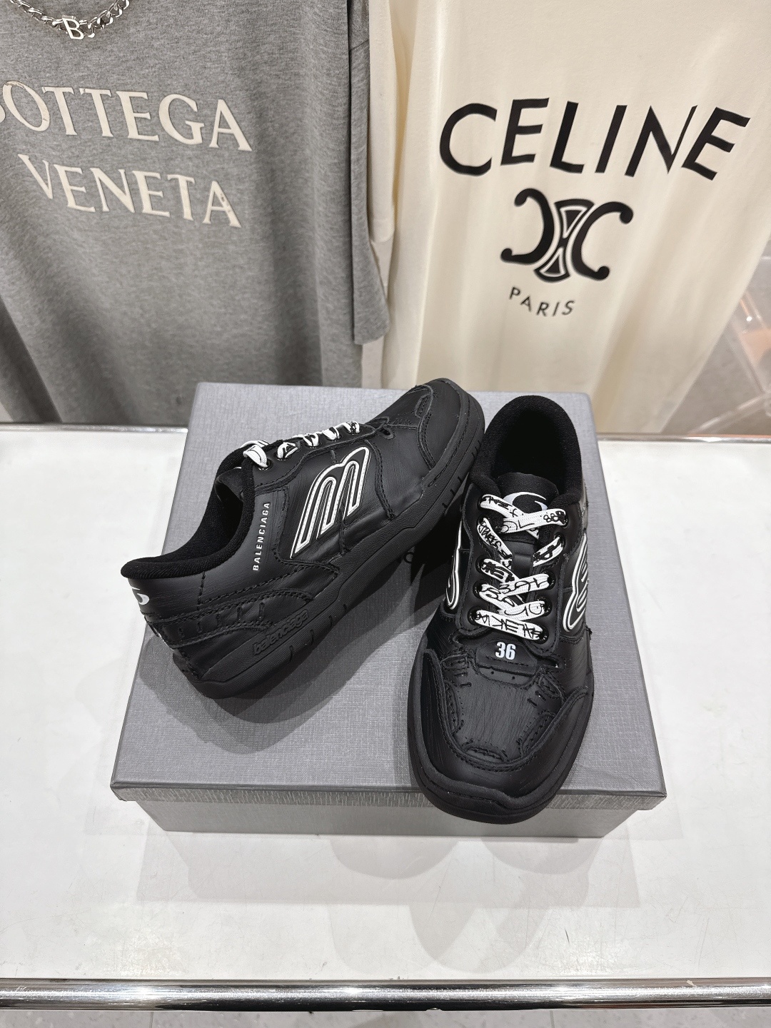 高版本出厂 男码+10
巴黎世家Balenciaga Hamptons Worn-Out 25ss