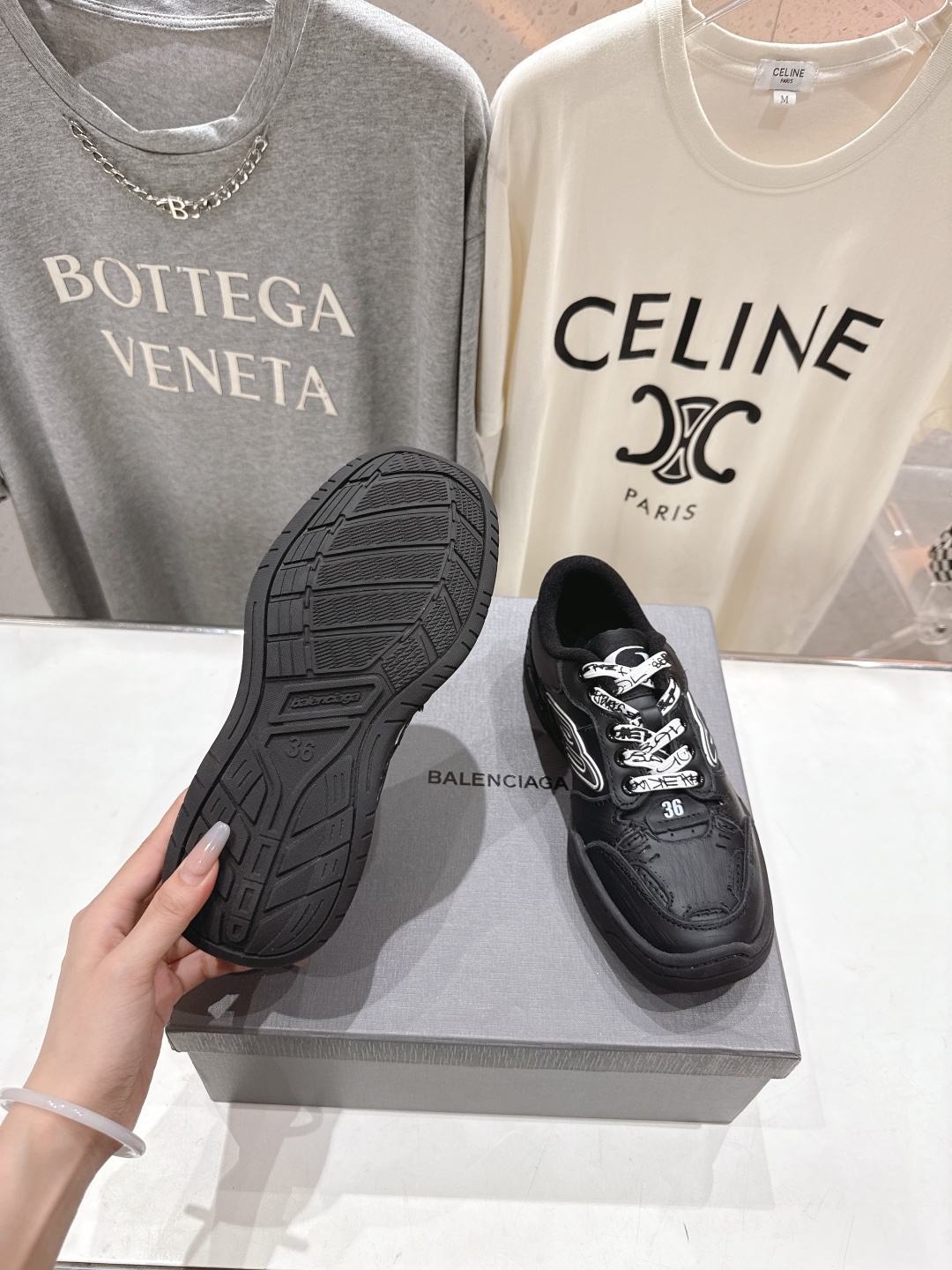 高版本出厂 男码+10
巴黎世家Balenciaga Hamptons Worn-Out 25ss